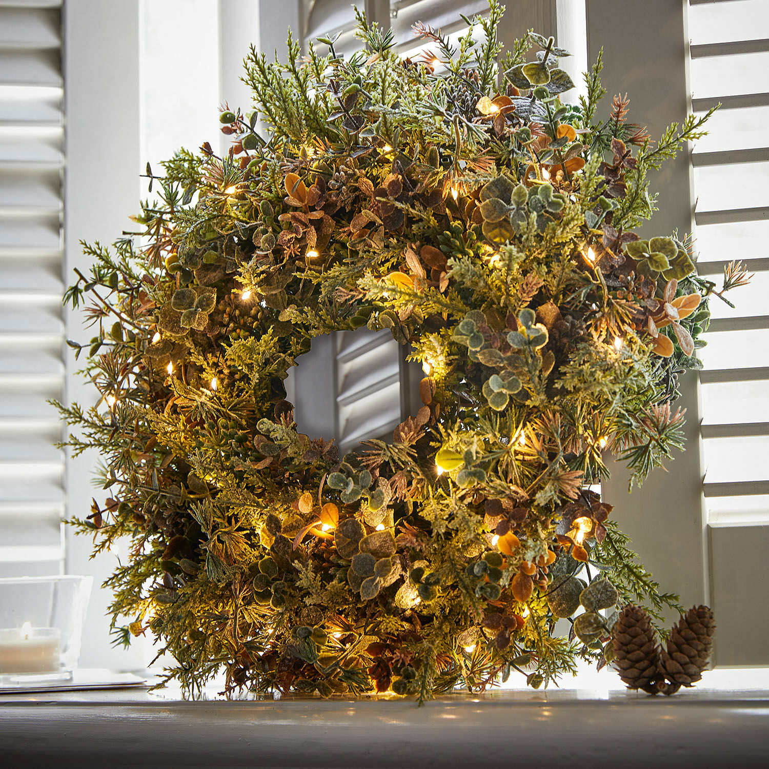 Krans Nell Decoratieve krans van groene en bruine bladeren met zachte LED-verlichting voor feestelijke decoratie