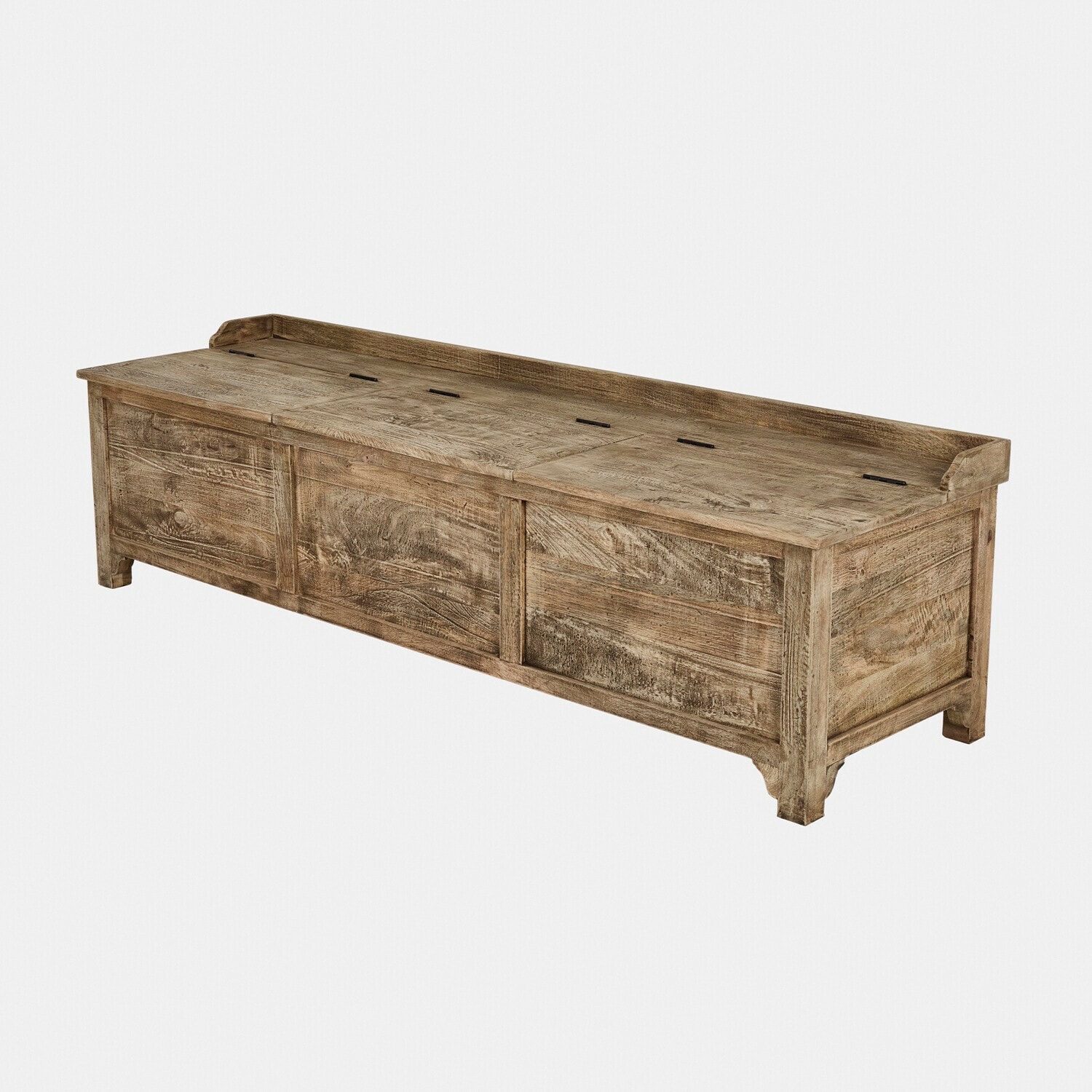 Houten bank met opbergruimte in natuurlijke houtkleur, rustiek ontwerp voor praktisch gebruik