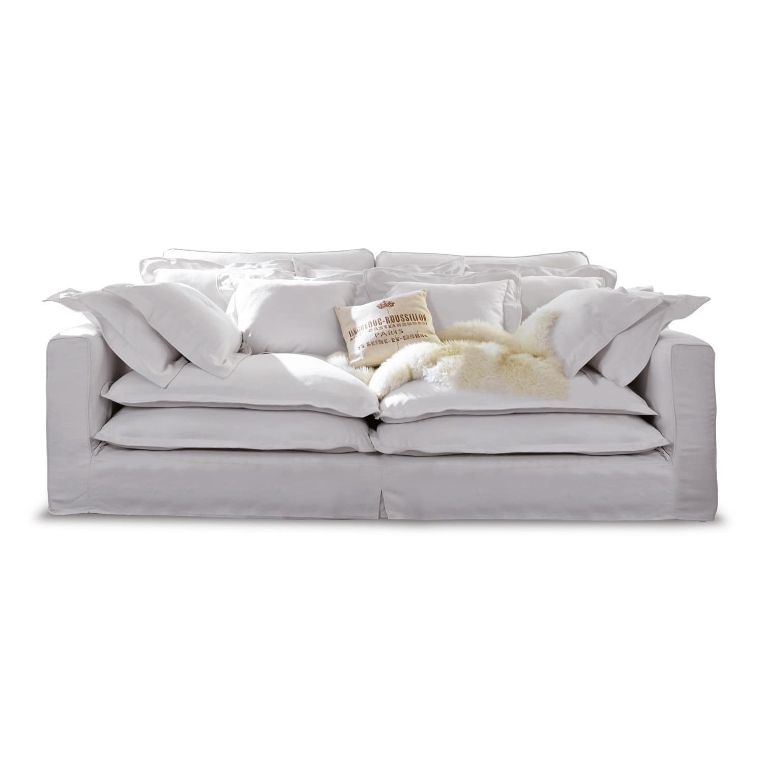 Witte Terell bank met zachte kussens en bontdeken, comfortabele woonkamermeubel