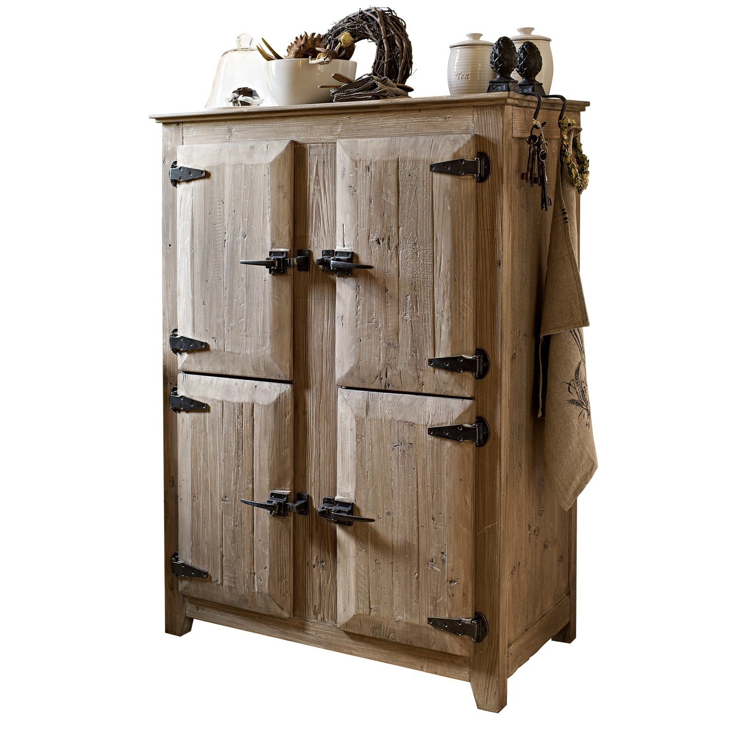 Kast Centennial Rustieke houten kast in natuurlijke kleur met metalen scharnieren en handgrepen, decoraties bovenop