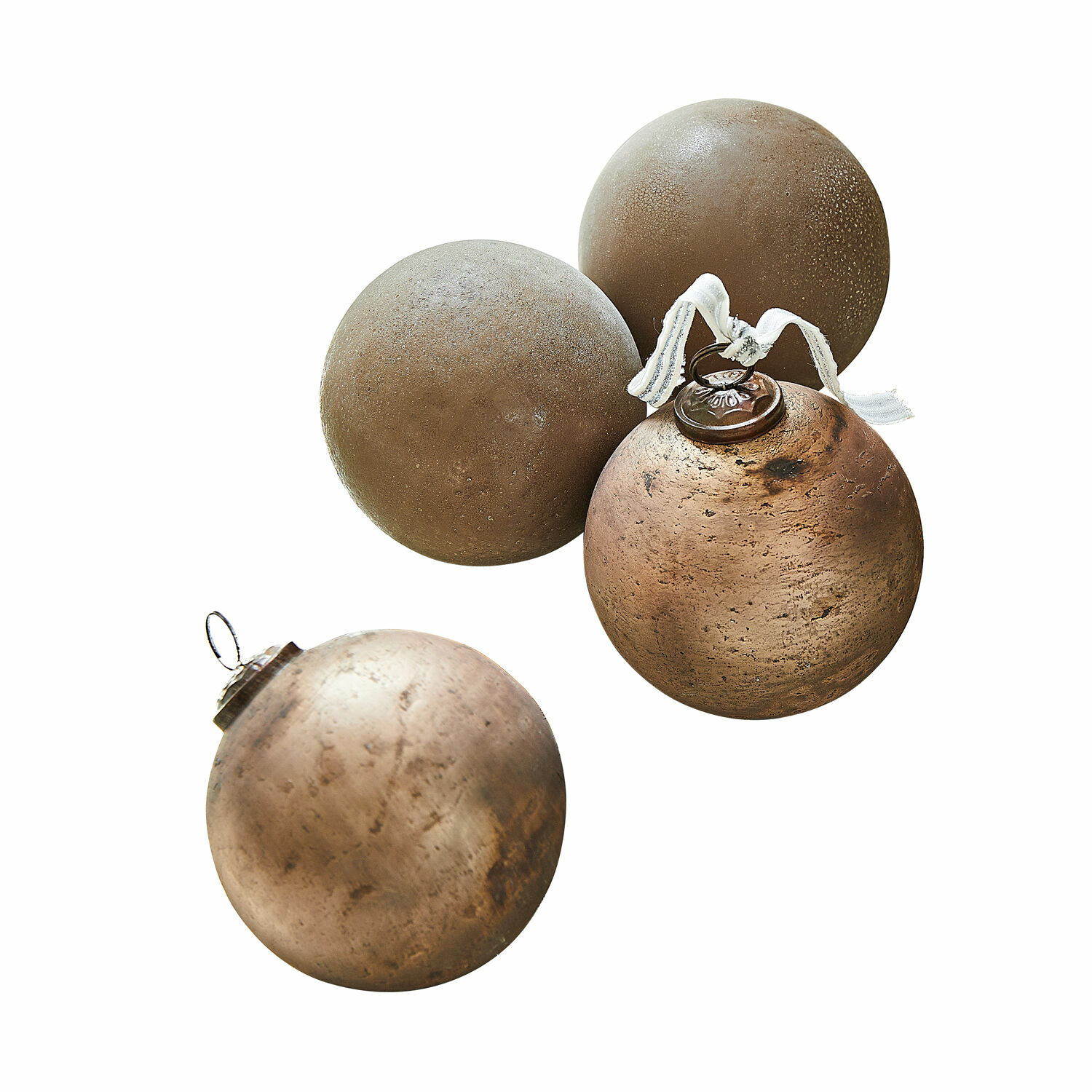 Kerstversiering set van 4 Ophraine Set van vier matte kerstballen in bruin- en kopertinten voor feestelijke decoratie