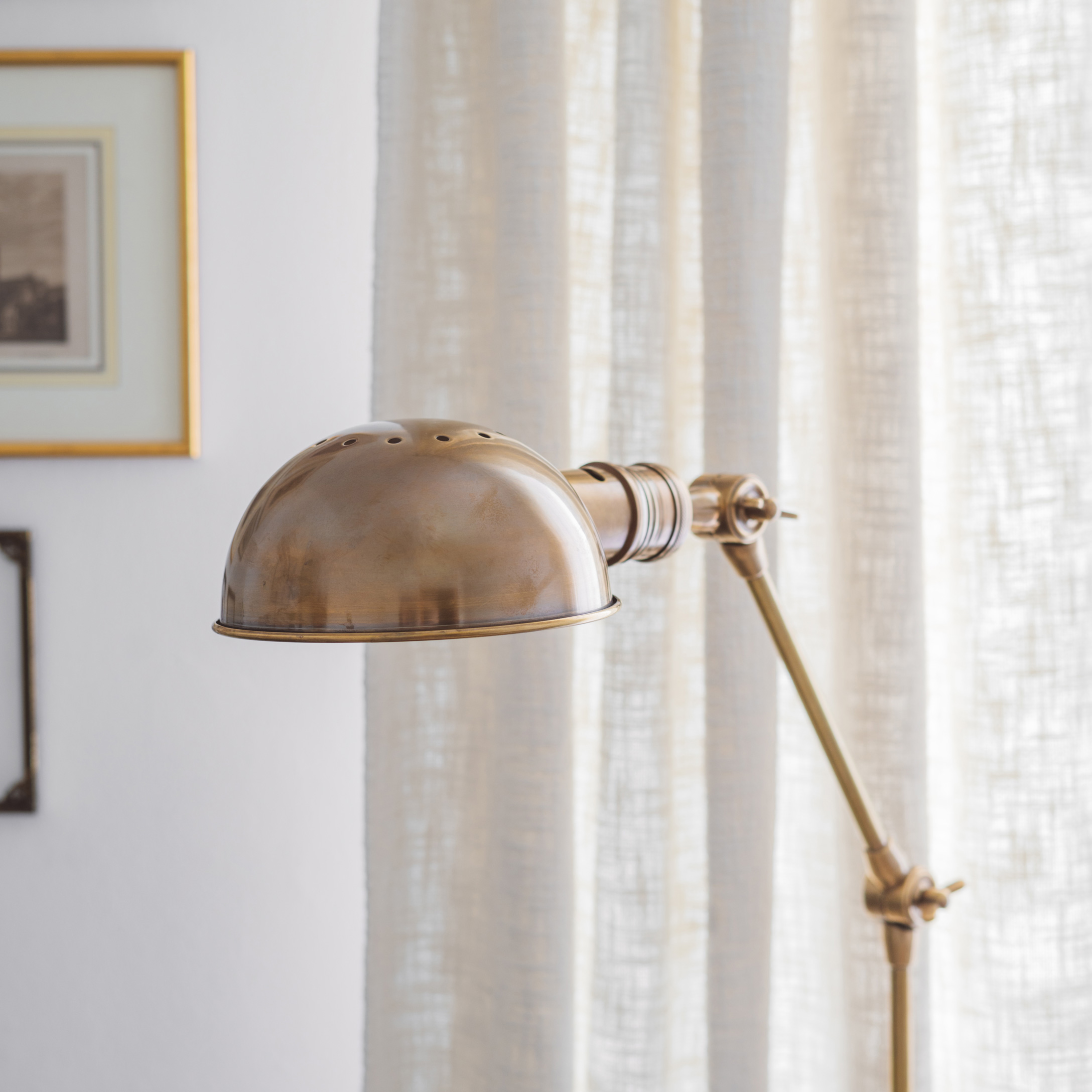 Verstelbare staande lamp van messing in vintage stijl voor binnenverlichting