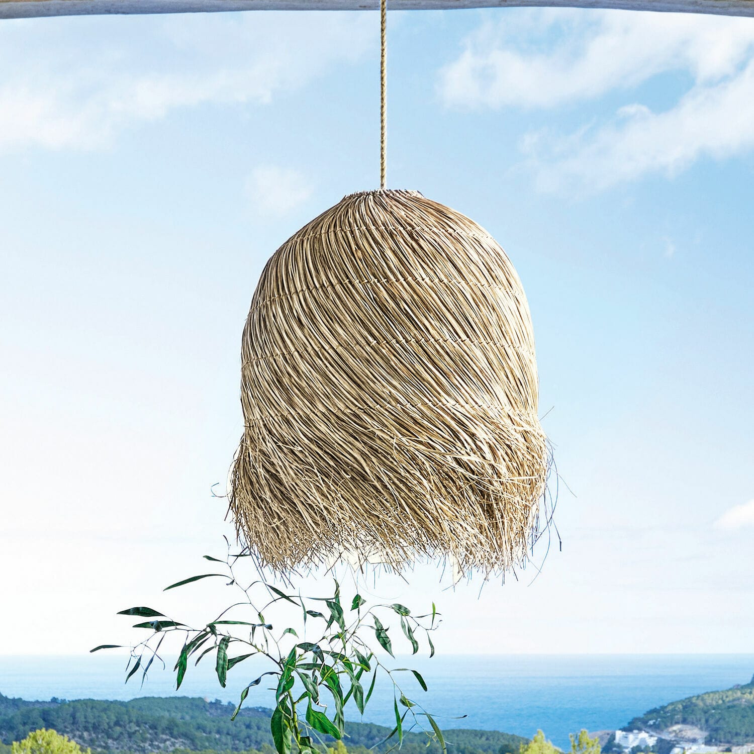 Lampenkap Little Shereena Hanglamp van natuurlijke rotan in beige, decoratieve plafondlamp voor binnen en terras met zeezicht