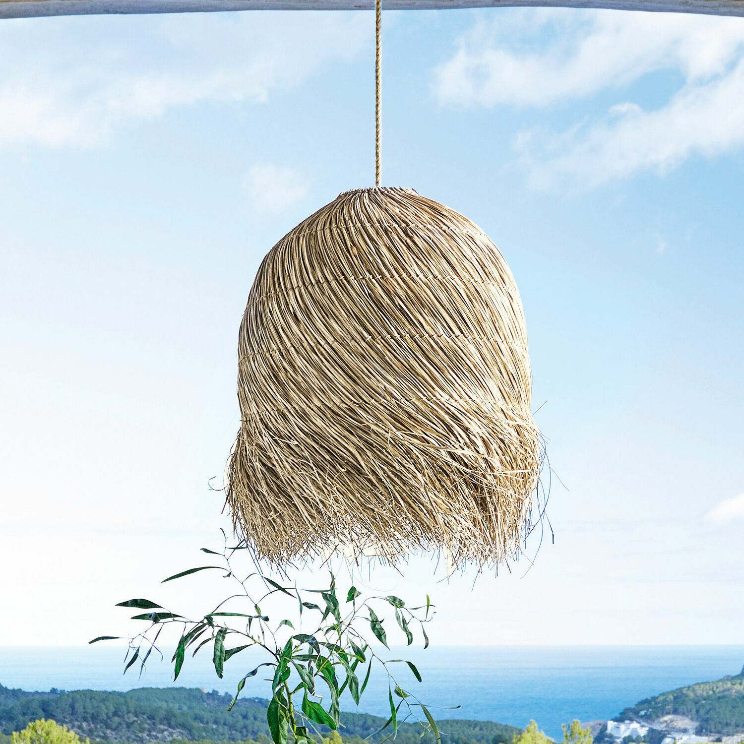 Lampenkap Little Shereena Hanglamp van natuurlijke rotan in beige, decoratieve plafondlamp voor binnen en terras met zeezicht