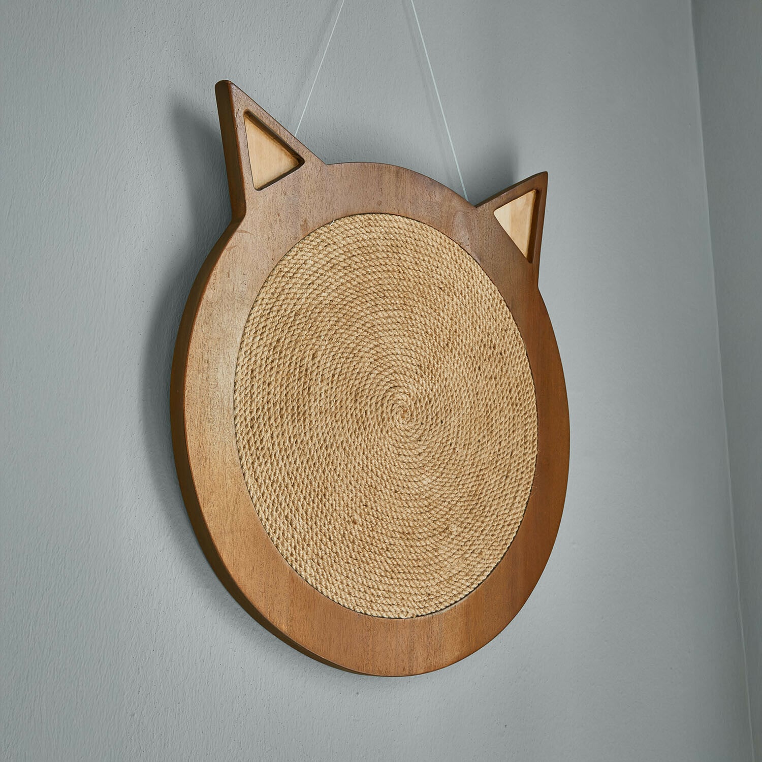 Krabornament Tapsino Ronde krabplank voor katten van hout en natuurlijk touw in kattenkopvorm