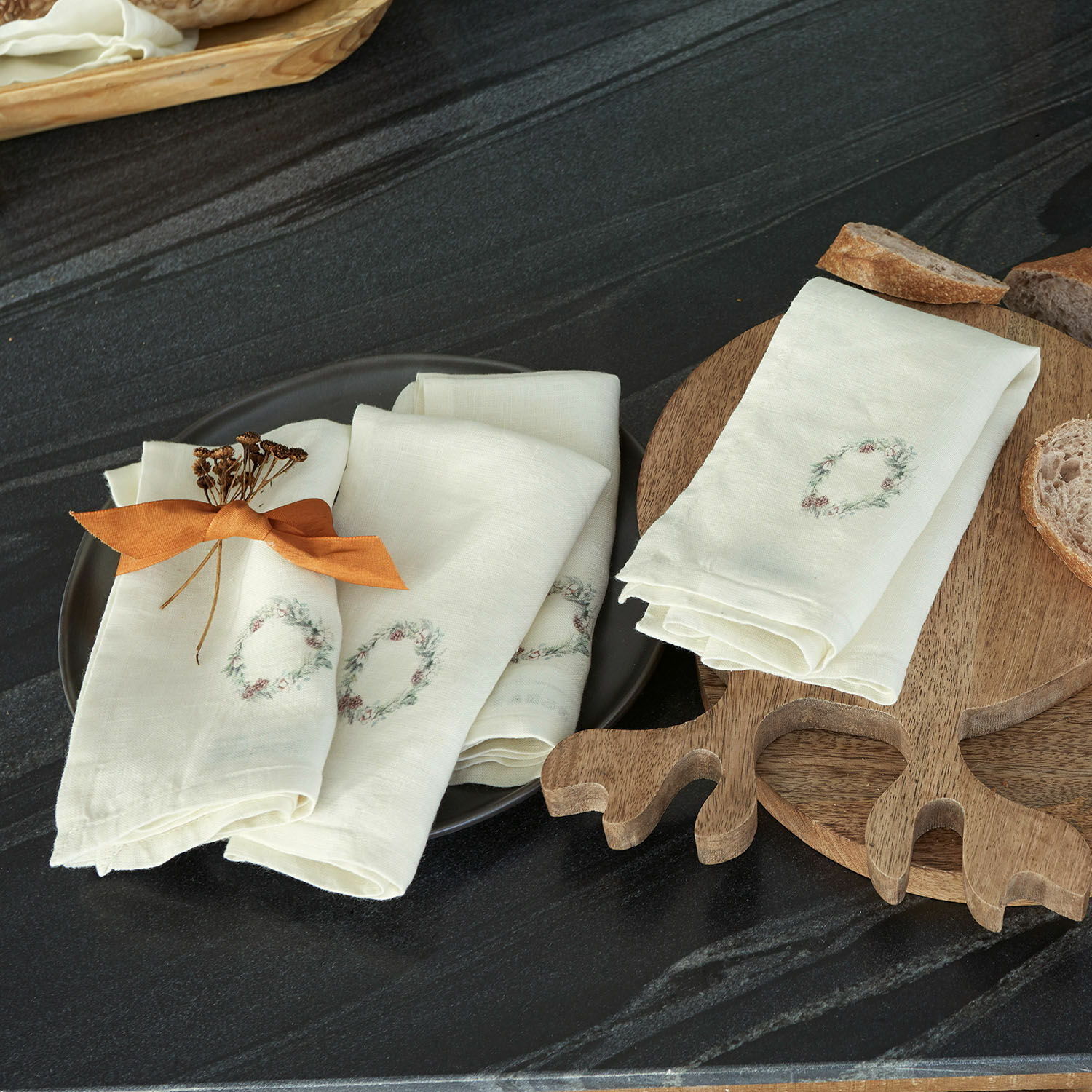 Servet set van 4 Torge Crème linnen servetten met subtiel bloemenpatroon, tafeldecoratie en keukentextiel