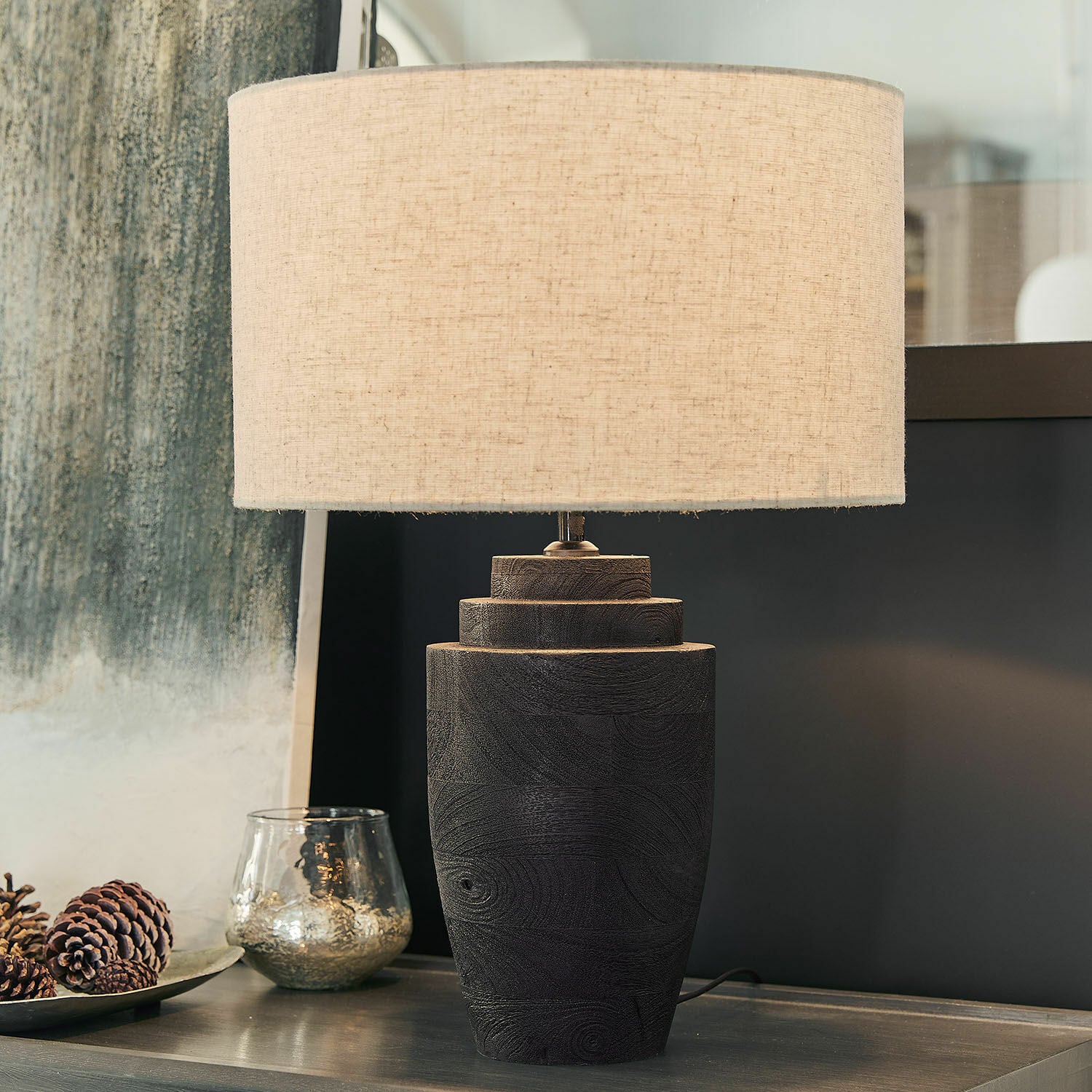 Tafellamp Daphielle Tafellamp van zwart hout met beige kap, binnenverlichting, woondecoratie