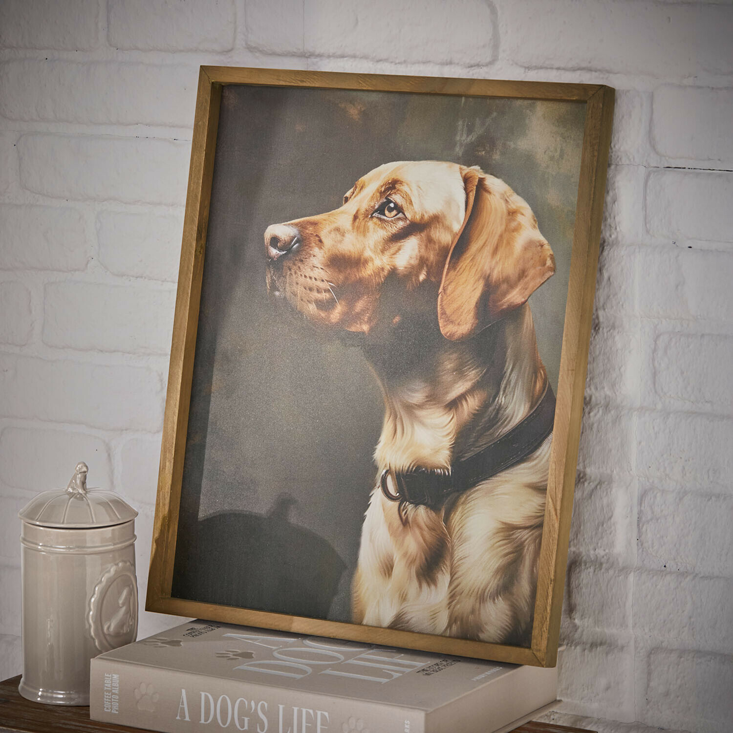 Schilderij Purrana Hondenportret in houten lijst op boek A Dog's Life, wanddecoratie met dierenmotief voor woonkamer