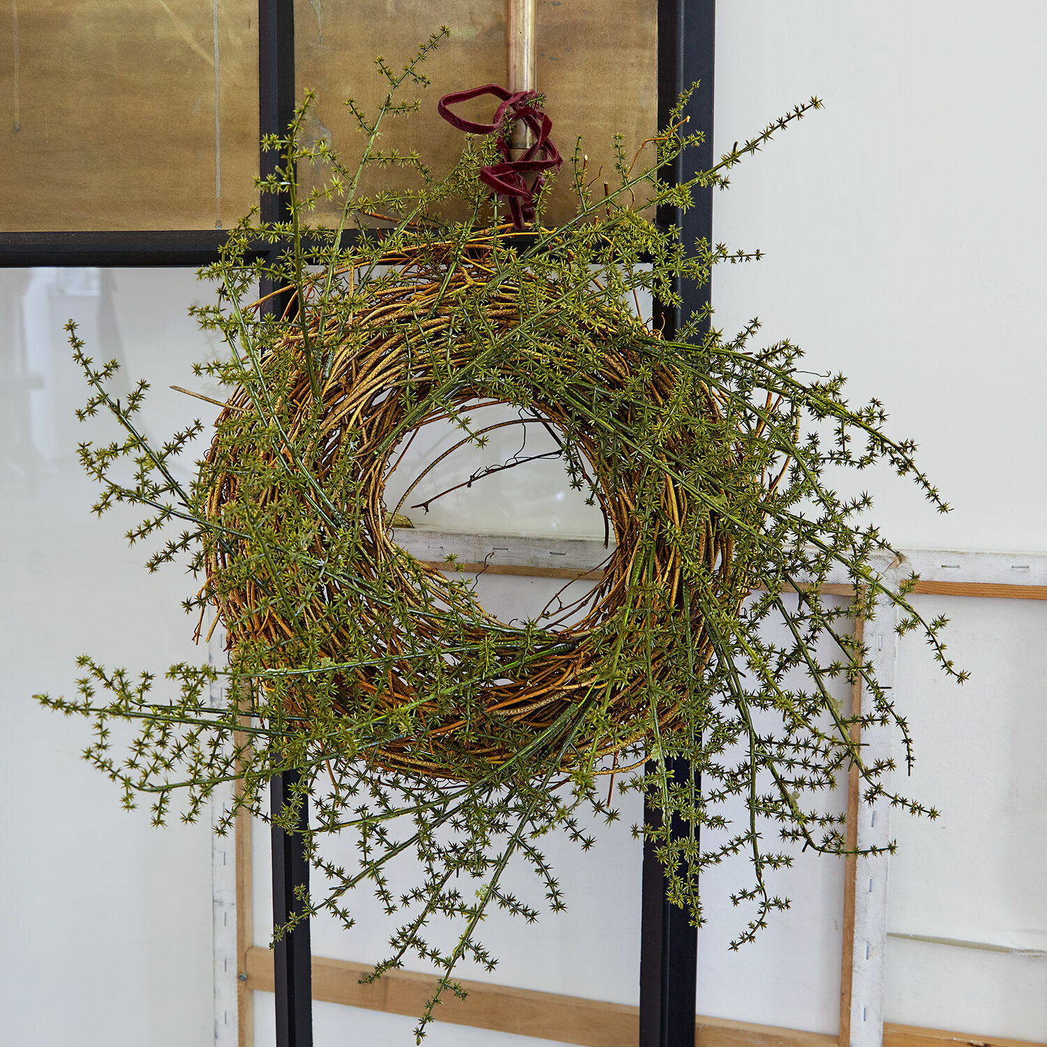 Krans Helvique Decoratieve krans van natuurlijke takken met groen blad om aan de muur te hangen