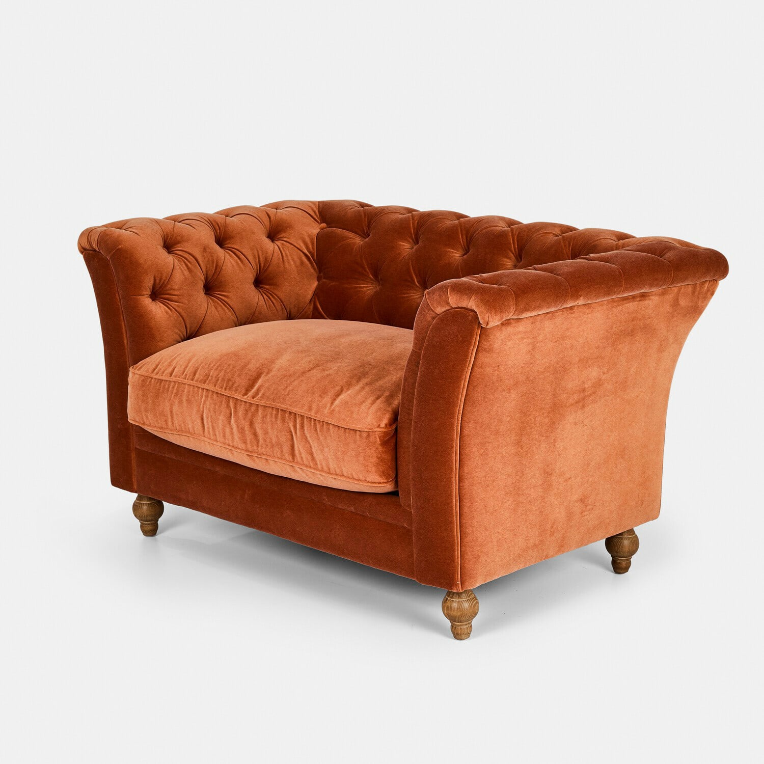 Bank Clères Rode fluwelen fauteuil met gestikte rugleuning en houten poten, comfortabele woonkamermeubel