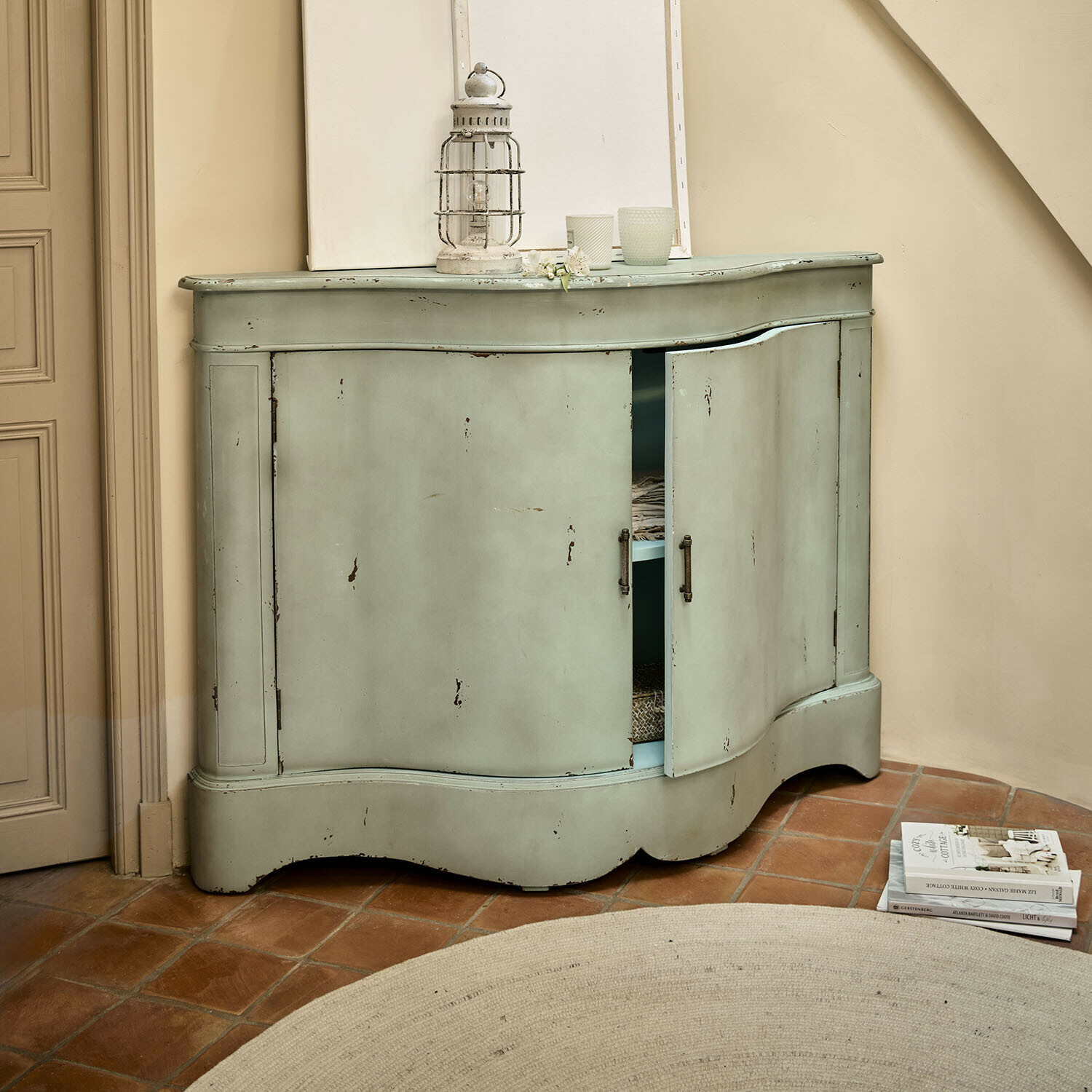 Kastje Valcourie Mintgroene houten dressoir met verweerd oppervlak en twee deuren, vintage meubel voor woonkamer