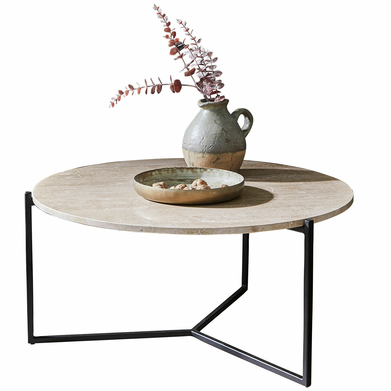 Salontafel Émorieux Ronde salontafel met beige marmeren blad en zwart metalen onderstel, versierd met vaas en schaal