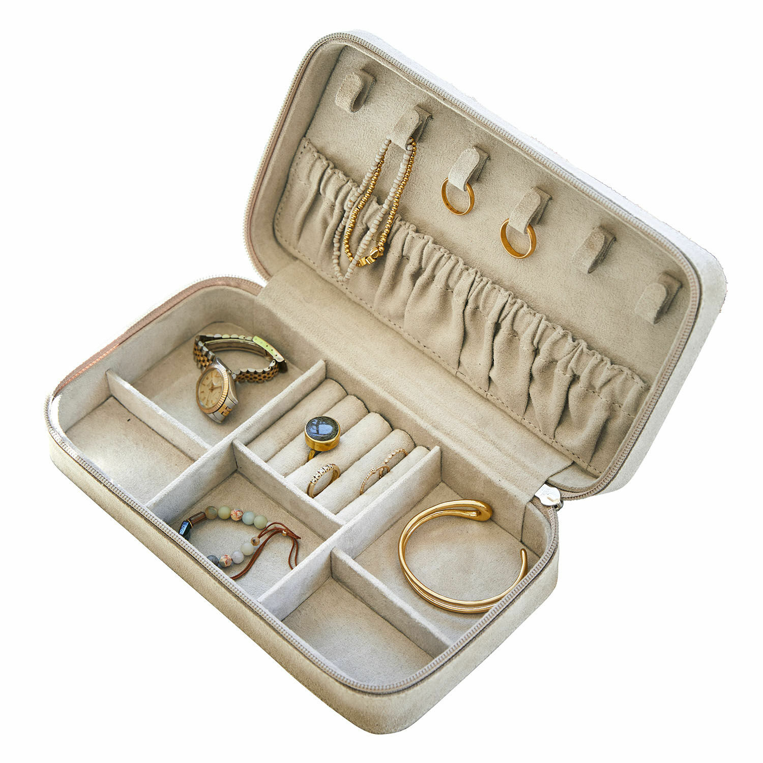 Beige suède sieradendoos met vakken en gouden accessoires voor het opbergen van ringen en armbanden