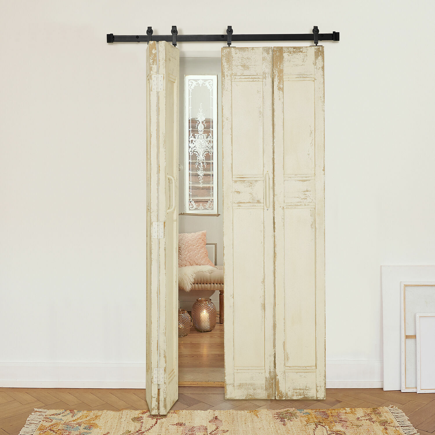 Vouwschuifdeur Auberisse Schuifdeur van crème hout met verweerde afwerking voor een vintage interieur