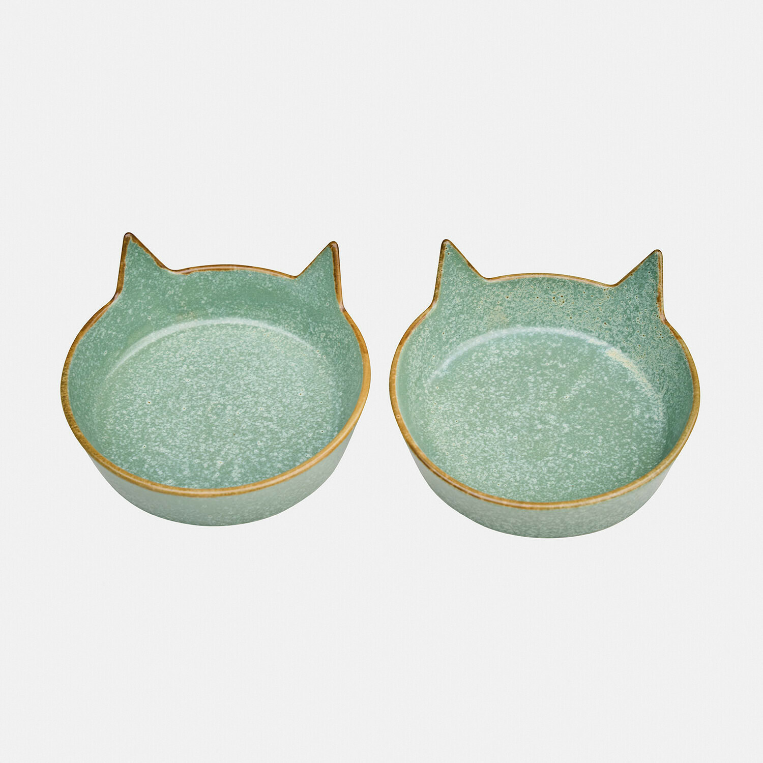 Voerbakje set van 2 Biarré Set van twee keramische kommen in kattenkopvorm, groen met bruine rand, decoratieve kommen voor thuis