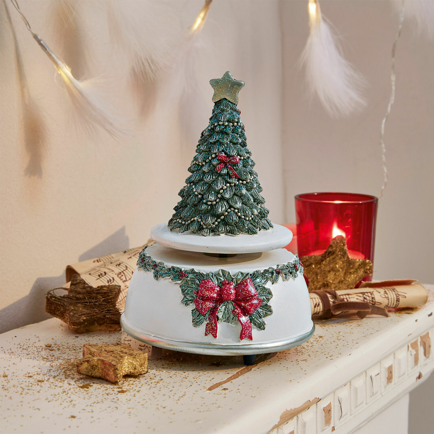Muziekdoosje Rebets Witte decoratieve standaard met groene kerstboom en rode strikken voor feestelijke decoratie