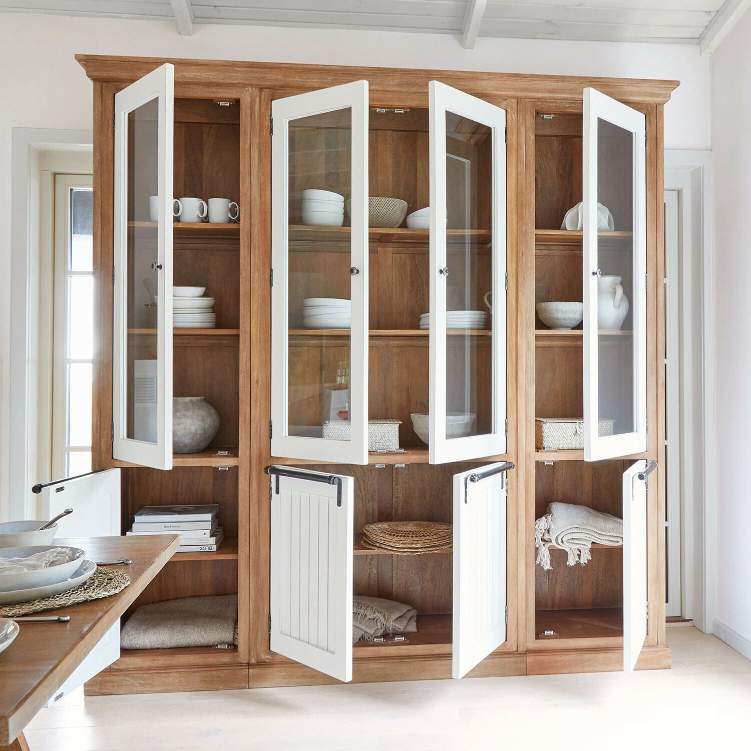 Kast Isaverny