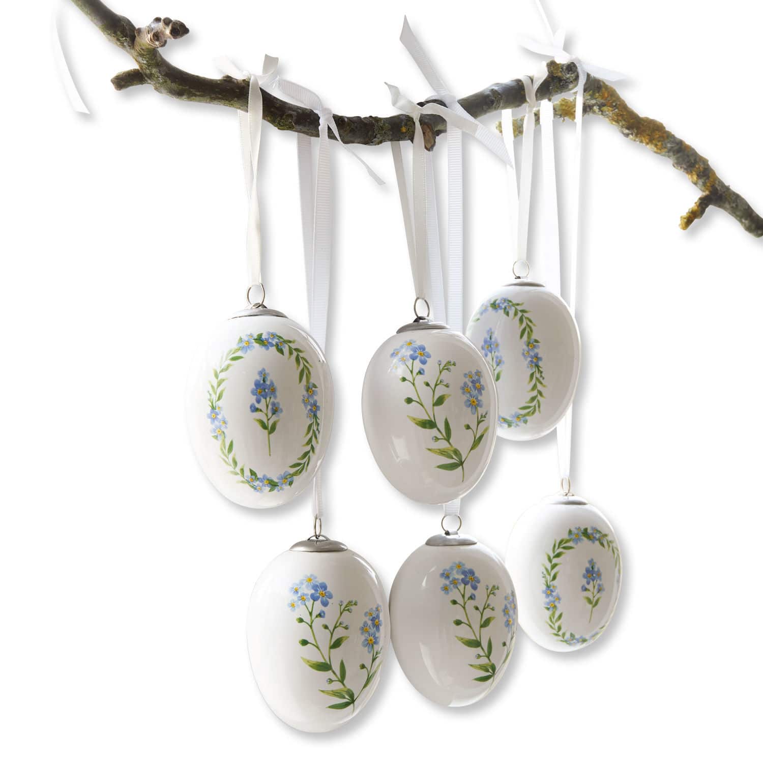 Paasei set van 6 Fierolla Witte keramische eieren met blauwe bloemen aan linten, lentebloemdecoratie om op te hangen