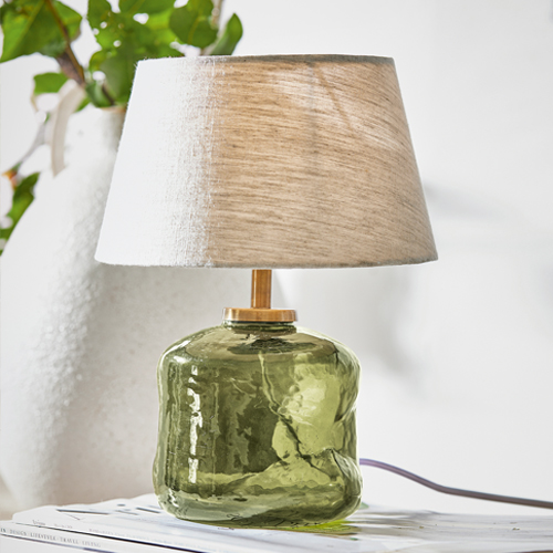 Tafellamp van groen glas met beige kap, decoratieve lamp voor woonkamer