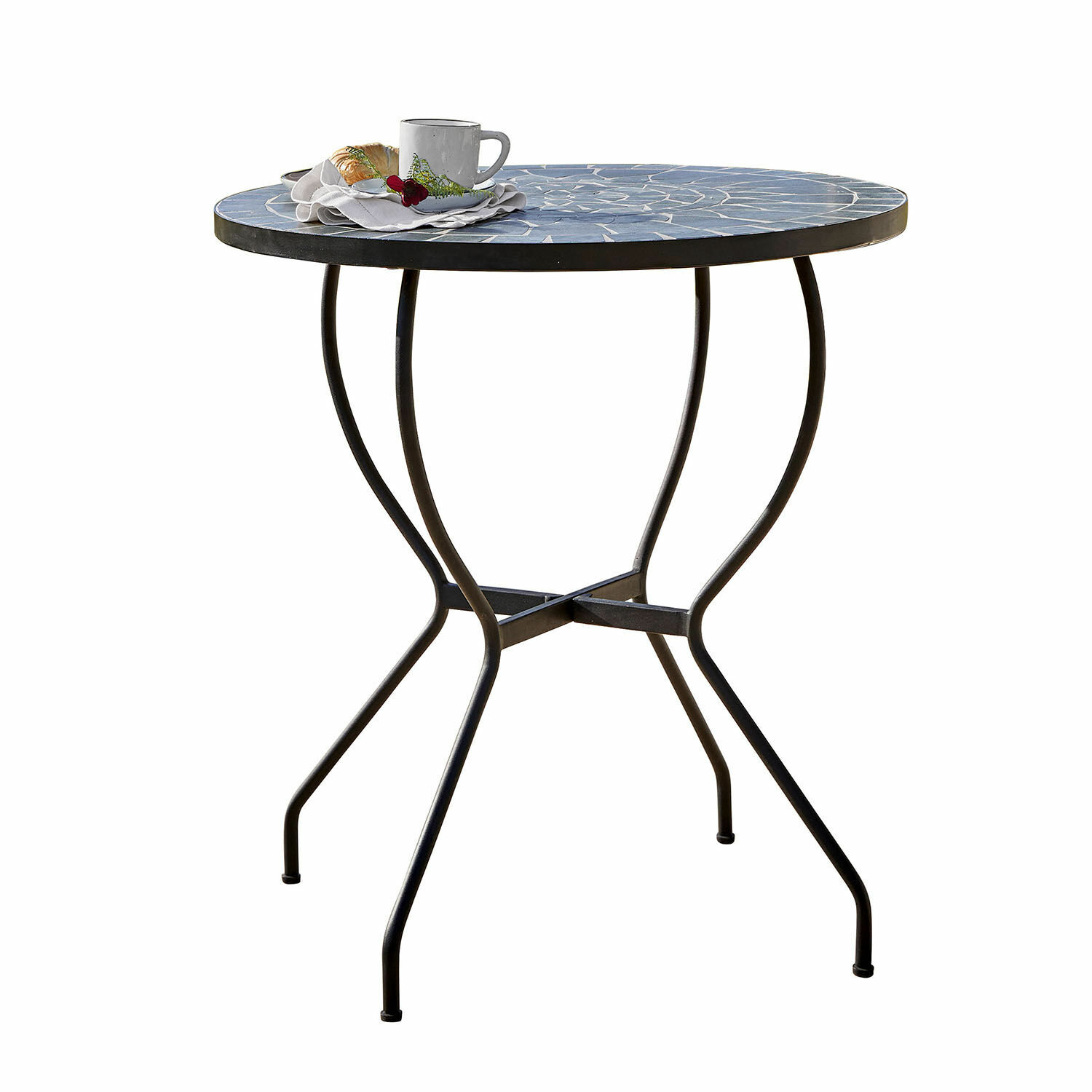 Tafel Ballaigues Ronde tafel met blauwe mozaïekblad en zwart metalen onderstel voor buitengebruik