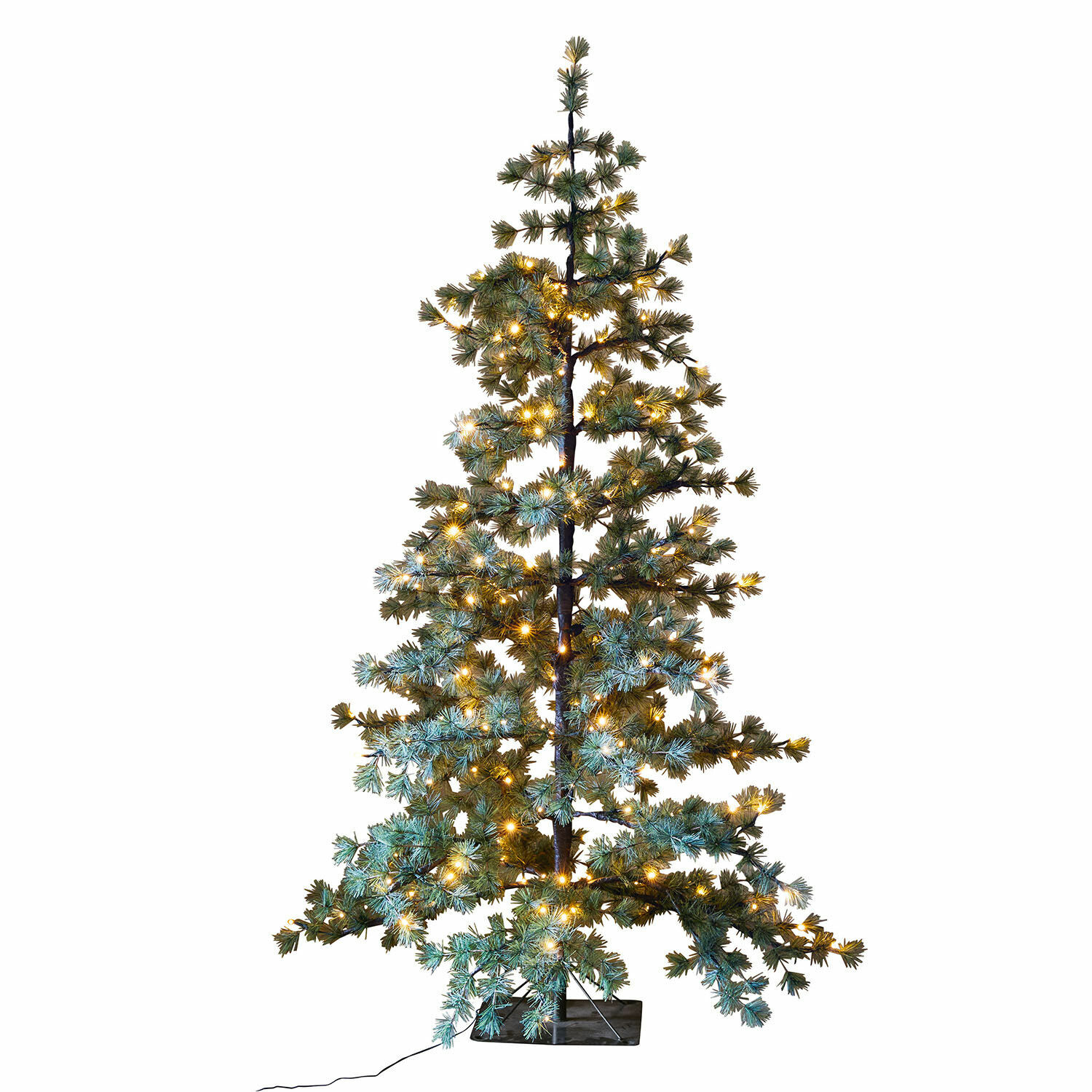 Kunstkerstboom met groene naalden en warme LED-verlichting op zwarte voet, sfeervolle kerstdecoratie