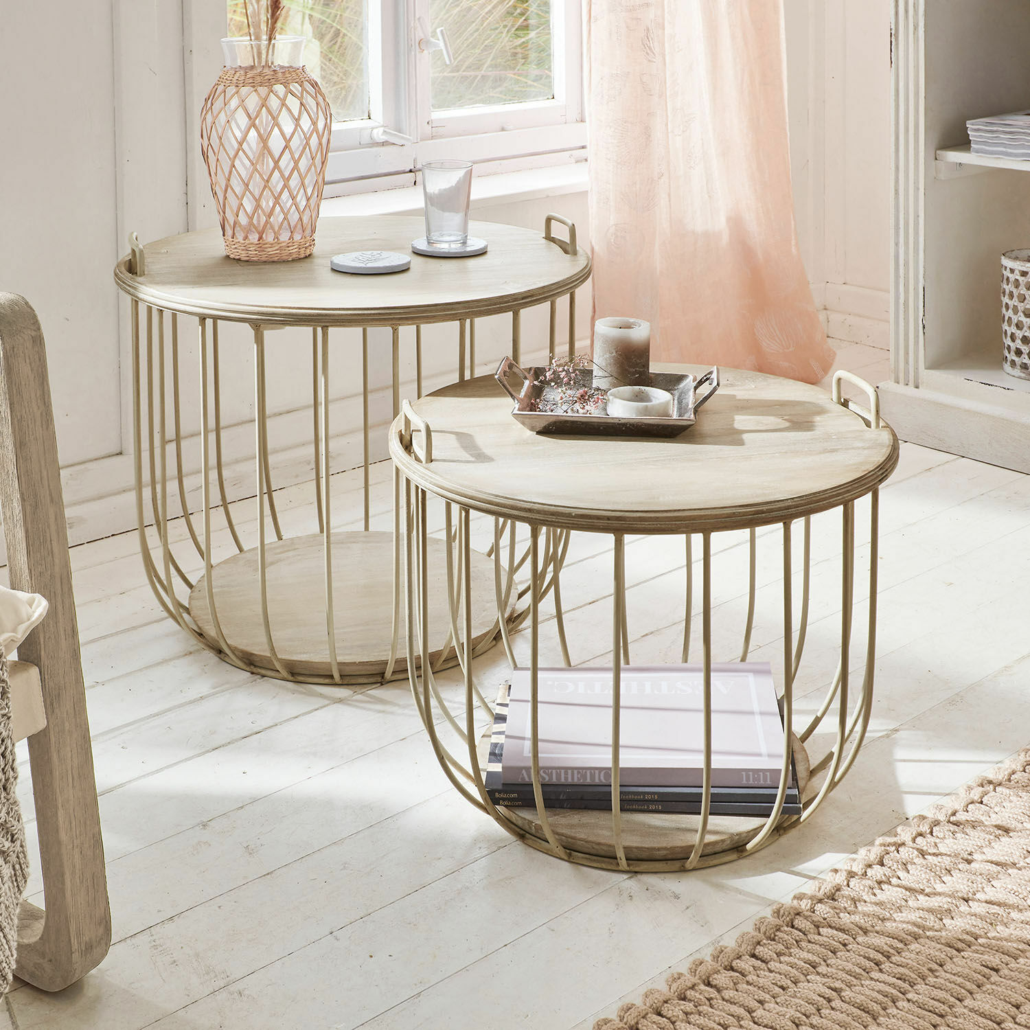 Salontafel set van 2 Lawson Twee ronde salontafels van licht hout en beige metalen frame voor woonkamer