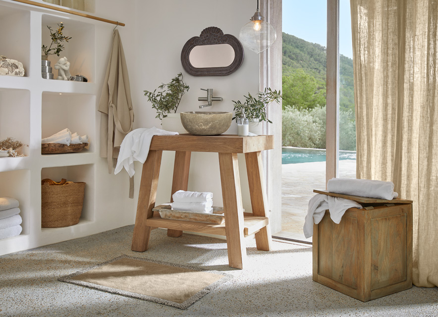 Een badkamer met natuurlijk licht