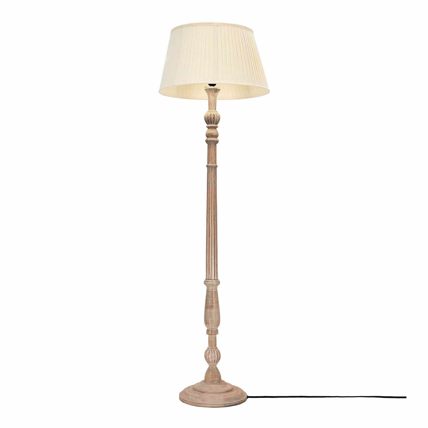 Staande lamp Morten Staande lamp met houten voet en crèmekleurige kap, klassiek ontwerp voor woonkamer