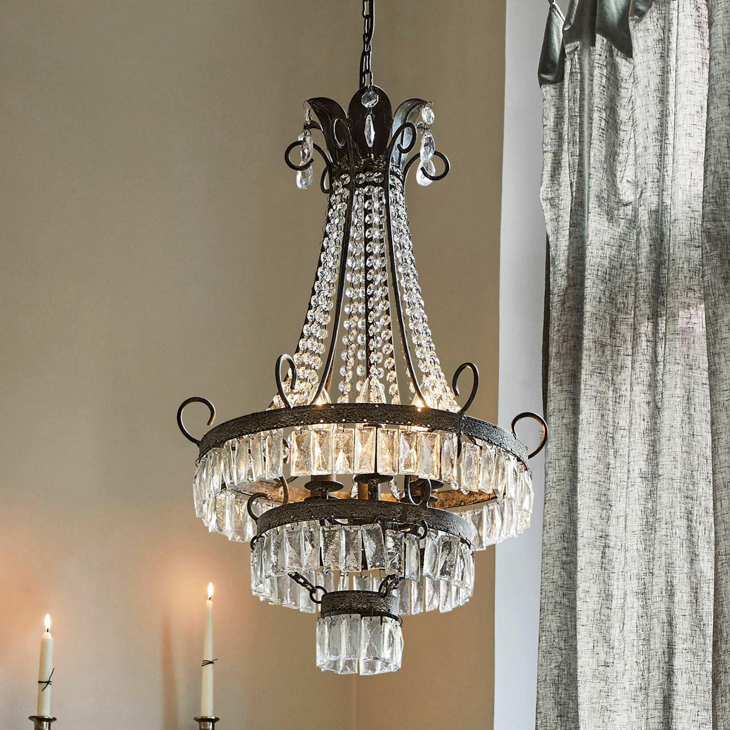 Kroonluchter Léchelle Hangende kroonluchter van metaal en kristal in vintage stijl, decoratieve verlichting voor woonkamer
