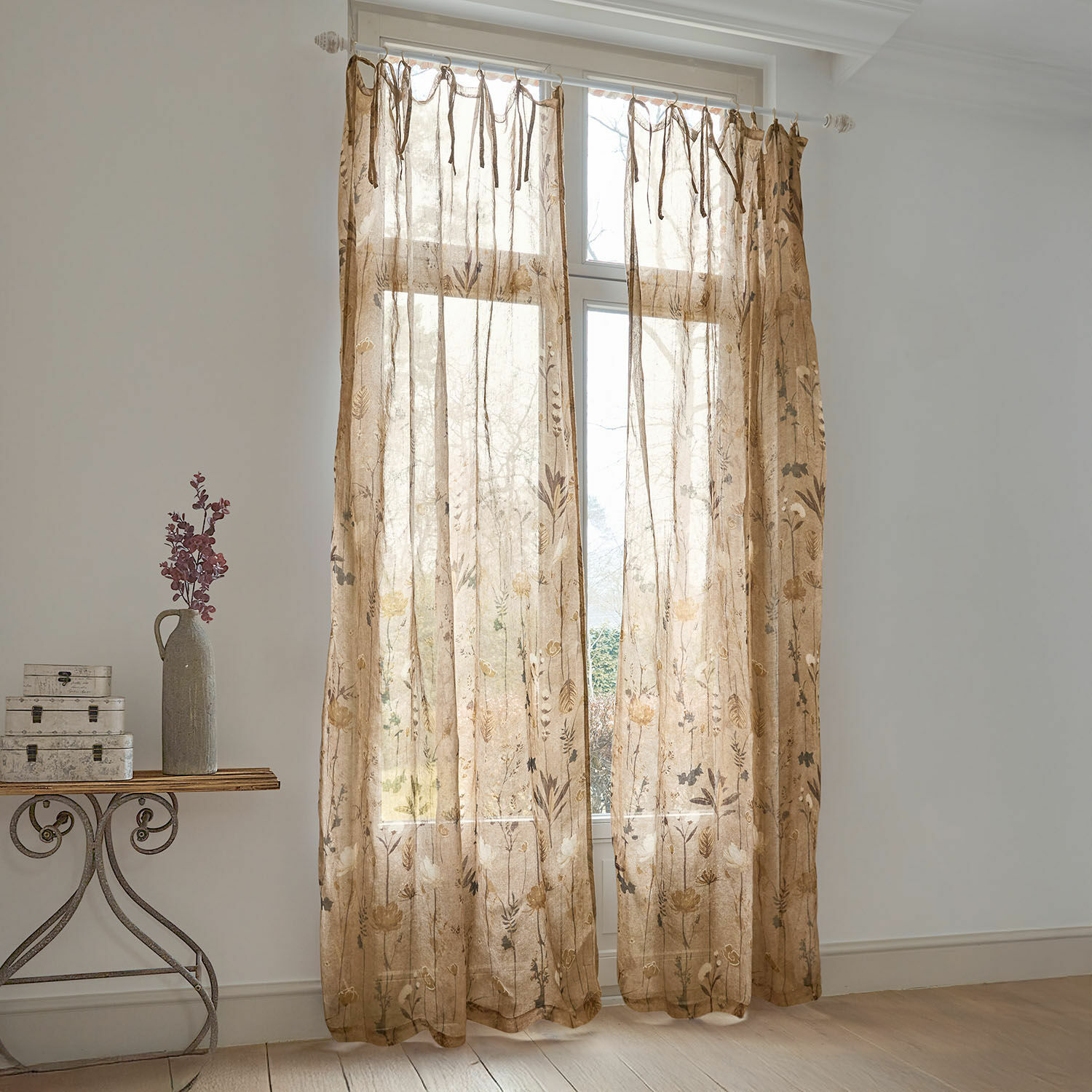 Gordijn Norivelle Transparante linnen gordijnen in beige met bloemenpatroon voor raamdecoratie