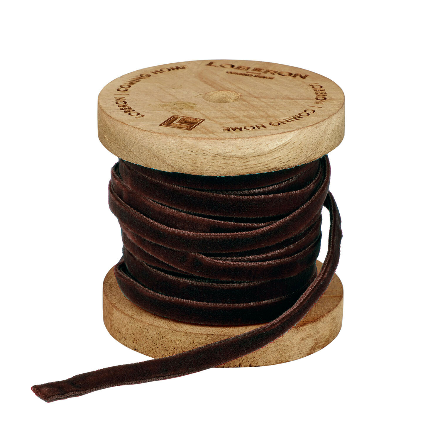 Bruine fluwelen lint op houten spoel, geschikt voor decoratie en knutselen