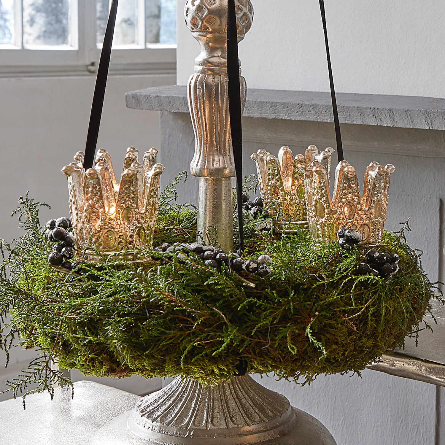 Insteekwindlicht set van 4 Melina Decoratieve messing kandelaar met groen mos en zwarte bessen voor binnengebruik