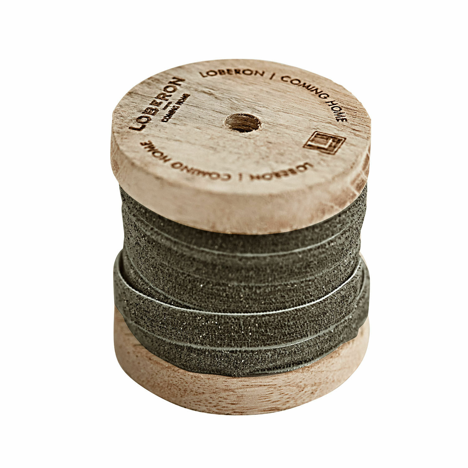 Olivgroene fluwelen lint op houten klos voor decoratie en knutselen