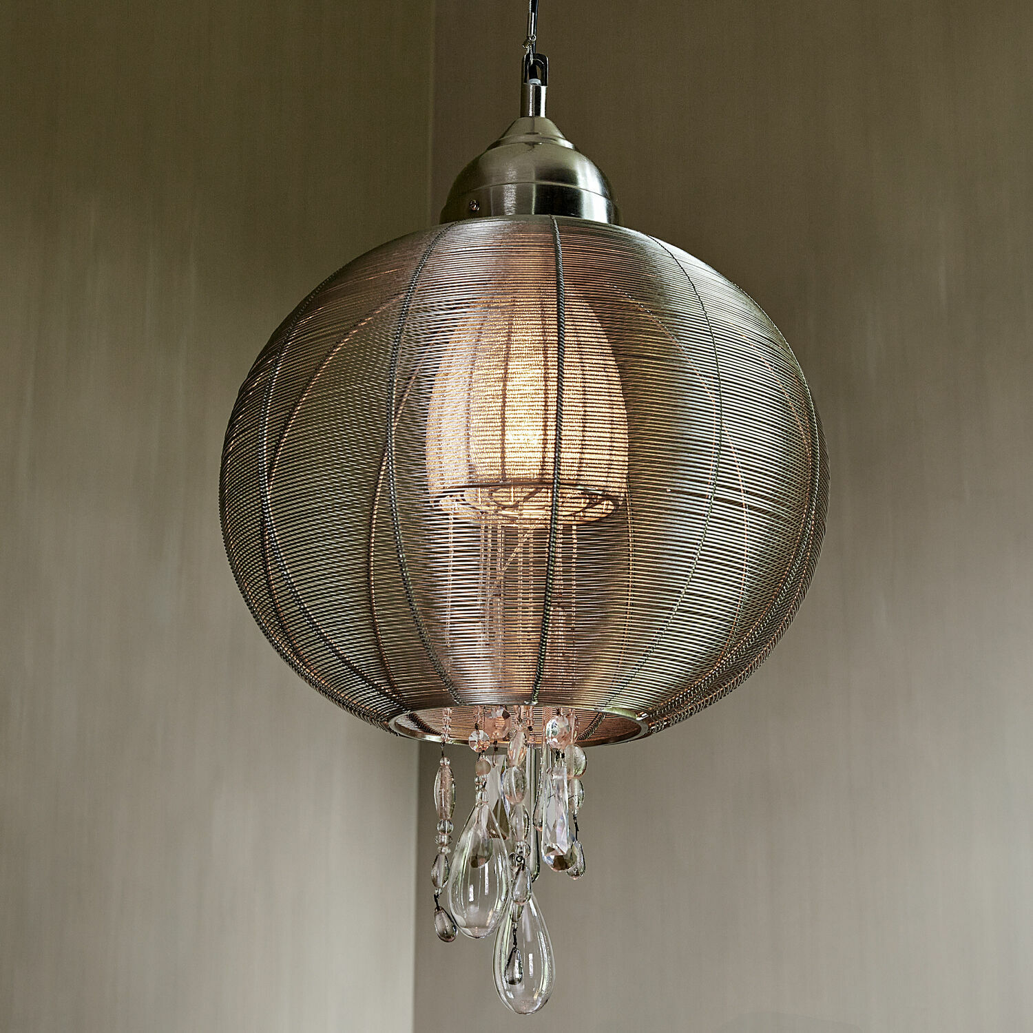 Hanglamp Sunbrook Hanglamp van zilverkleurig metalen gaas met decoratieve kristallen en warm licht