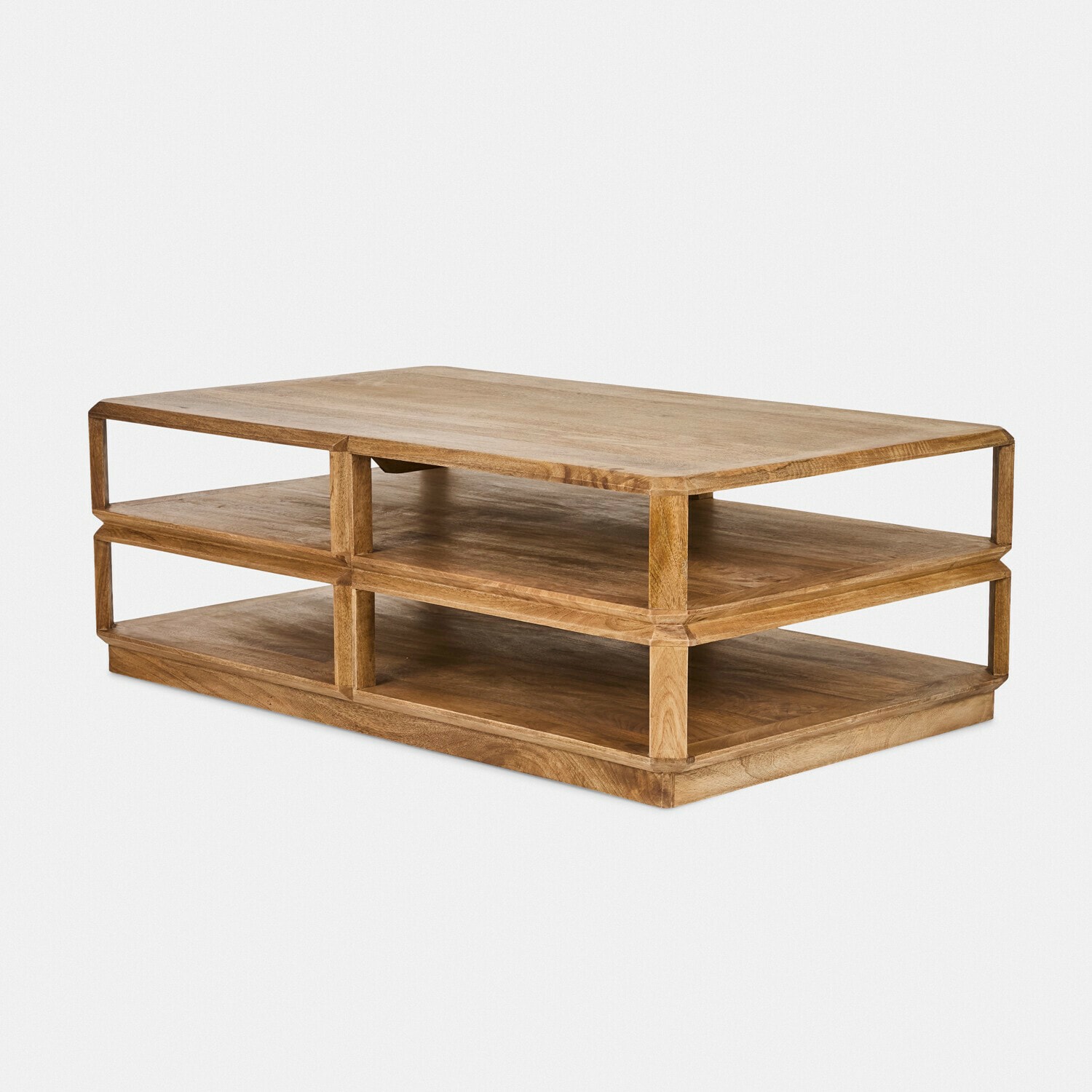 Salontafel Inverly Salontafel van mangohout in natuurlijke kleur met twee open planken voor opbergruimte