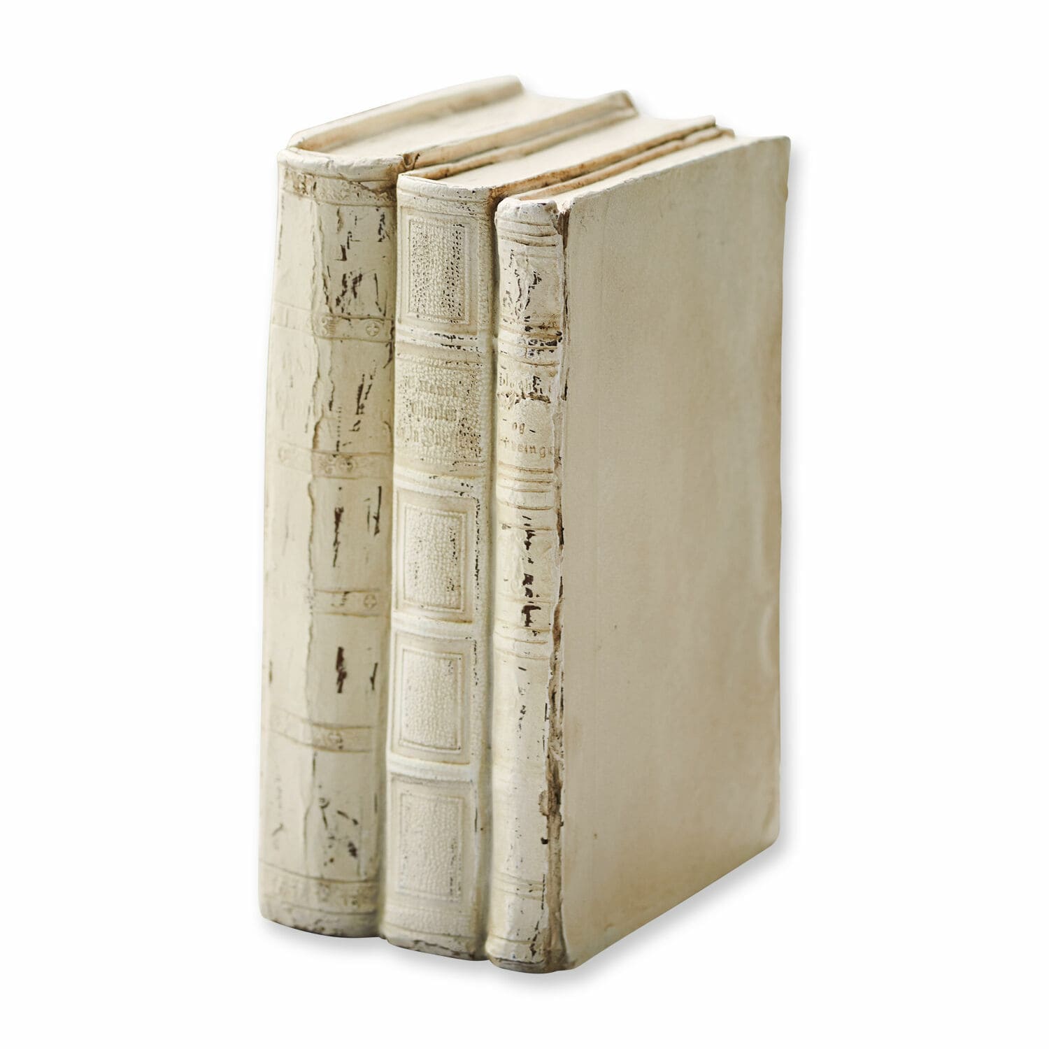 Drie crèmekleurige decoratieve boeken met verouderde kaft op witte achtergrond voor interieurdecoratie