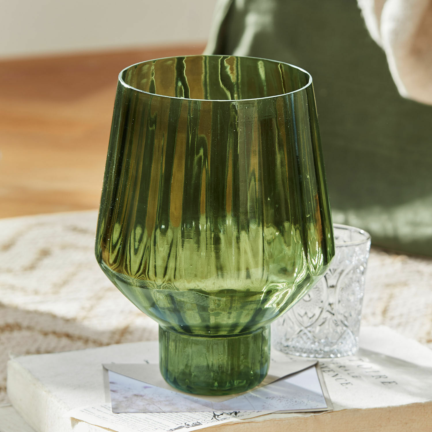Vaas Moussie Groene glazen vaas met geometrische vorm, decoratief woonaccessoire van glas