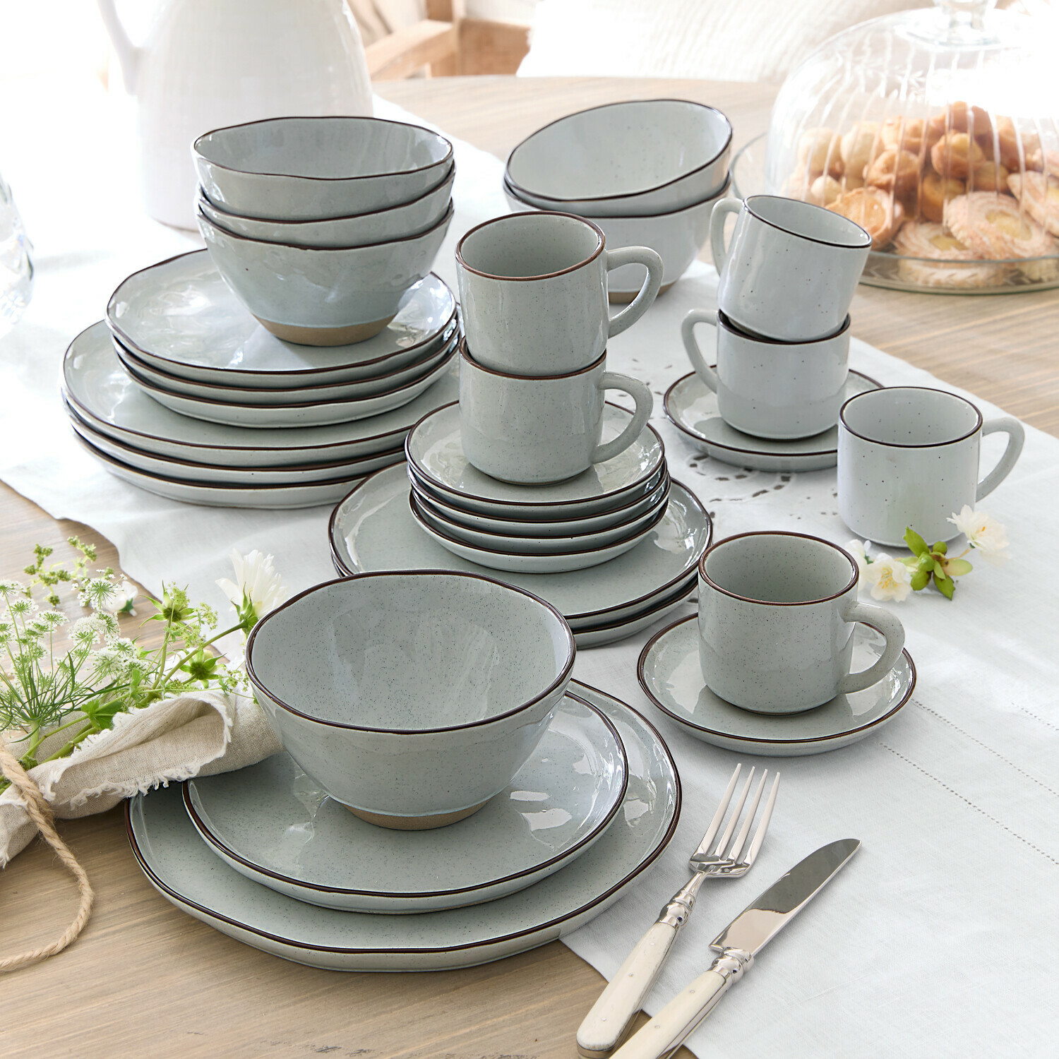 Servies set van 30 Biarré