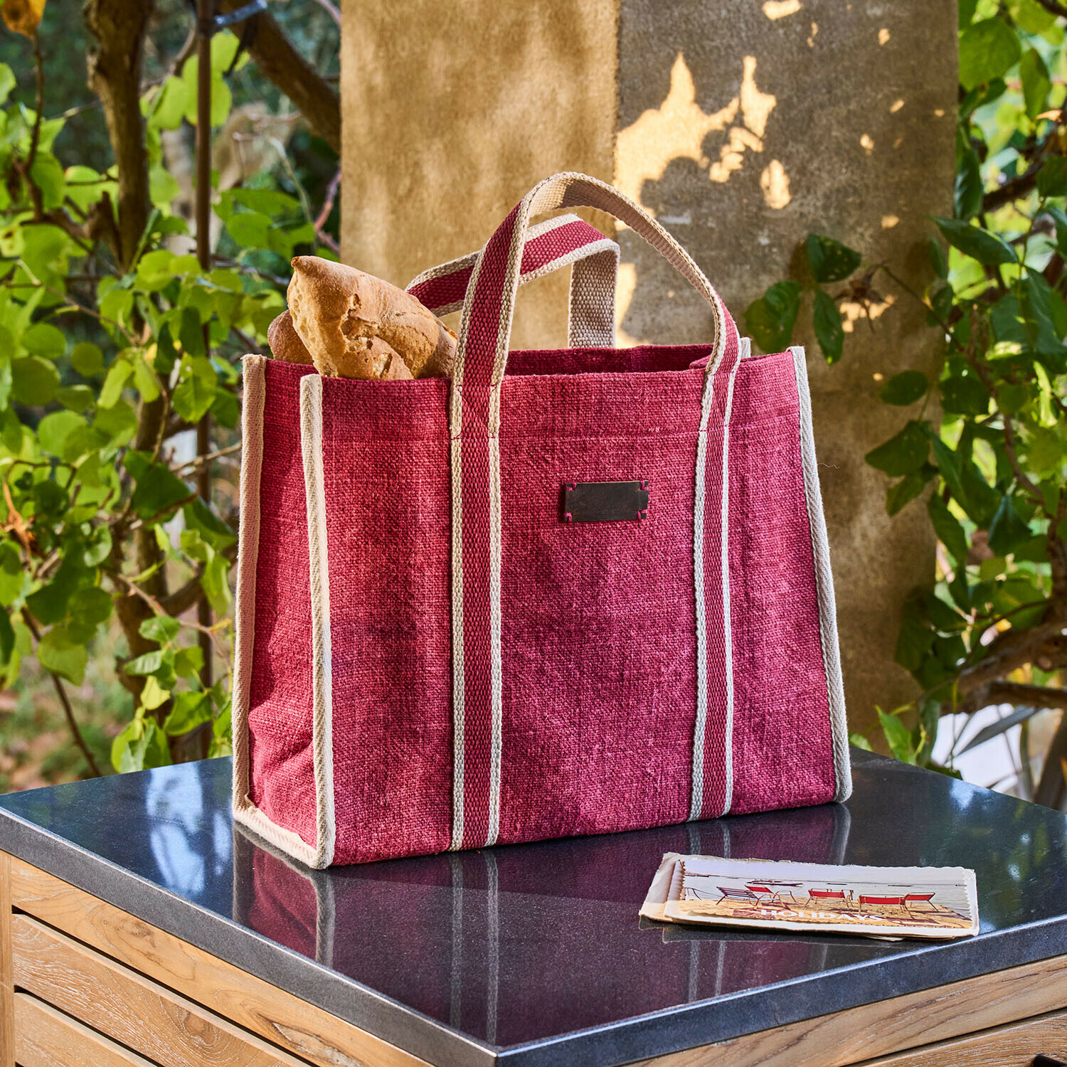 Tas Norisse Rode boodschappentas van natuurlijk materiaal met lichte strepen, ideaal voor brood en dagelijkse boodschappen