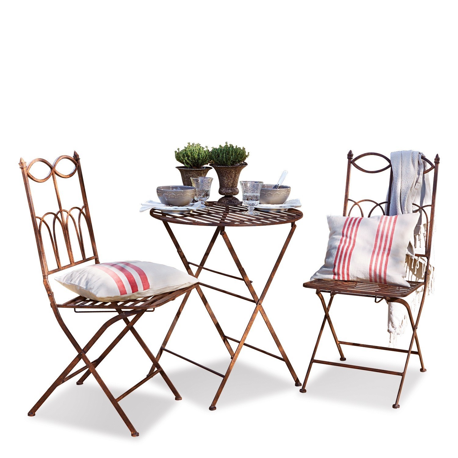 Fieldbrook tuinset van bruin metaal met gestreepte kussens en decoratie op tafel