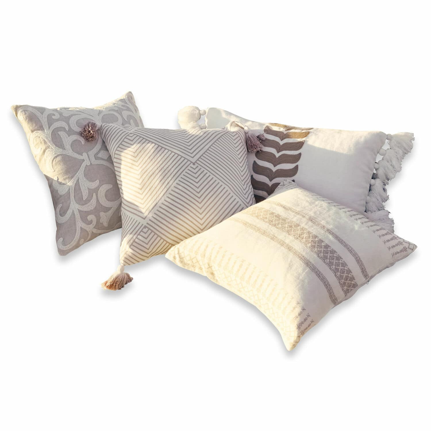 Kussenhoes set van 4 Olette Set van vier decoratieve katoenen kussens in beige-crèmekleuren met patronen en kwastjes
