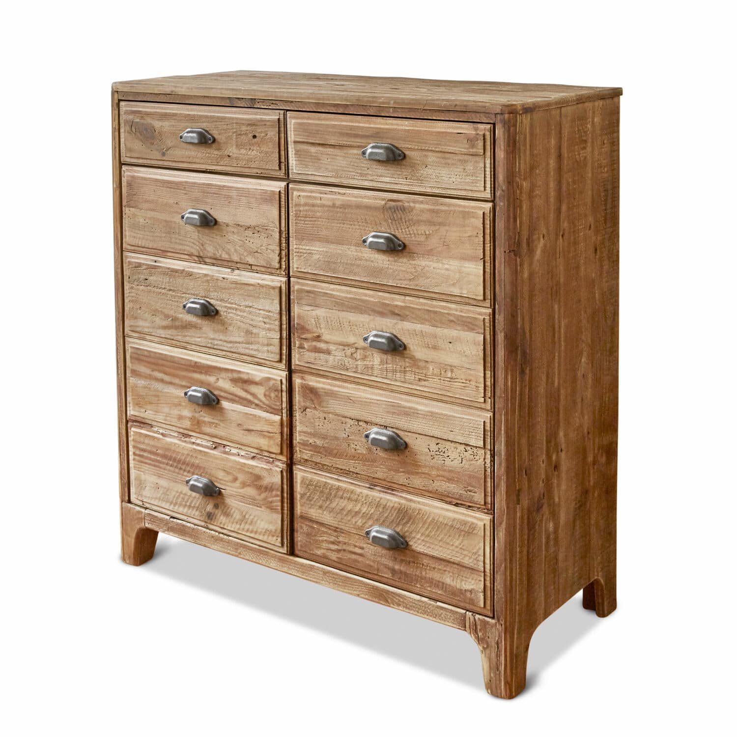 Kast van natuurlijk hout met metalen handgrepen, praktisch opbergmeubel voor thuis