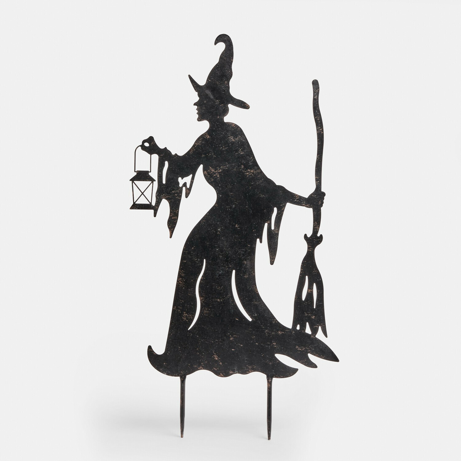 Tuinsteker Talmora Zwarte metalen tuindecoratie in de vorm van een heks met lantaarn en bezem voor Halloween