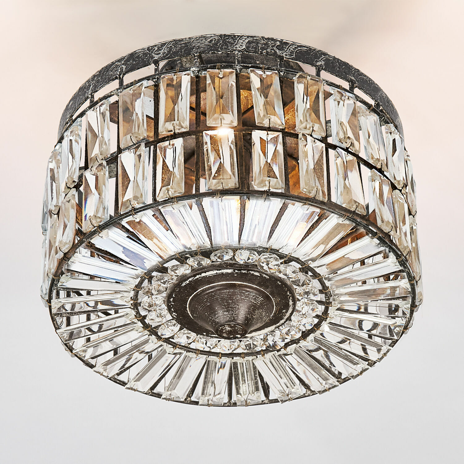 Plafondlamp Hutton Ronde plafondlamp van metaal met transparante kristallen, decoratieve woonkamerlamp