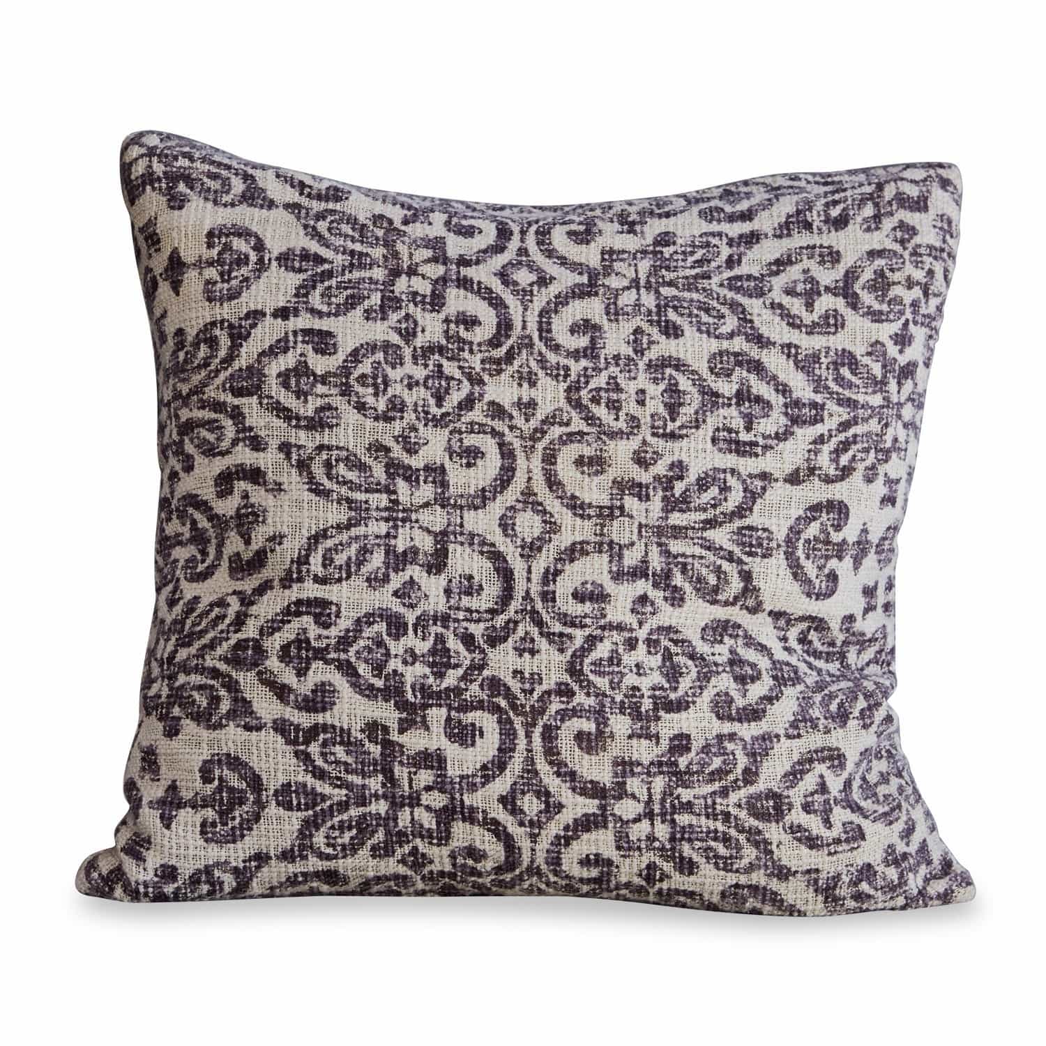 Decoratief katoenen kussen in crème met paars patroon, perfect voor woonkamer en interieur