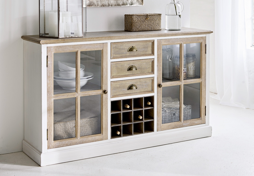 Landelijke houten dressoir in wit en naturel met glazen deuren en wijnrek