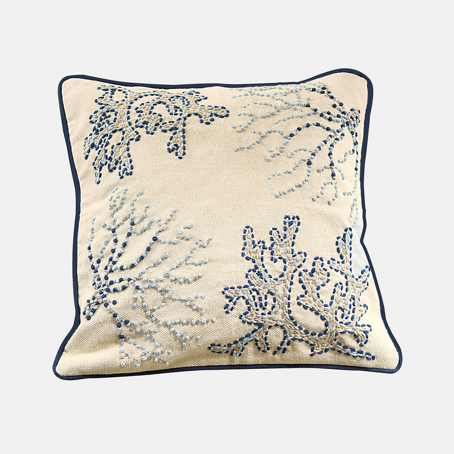 Kussenhoes Whitmere Beige katoenen sierkussen met blauwe koraalborduursels, zachte woondecoratie