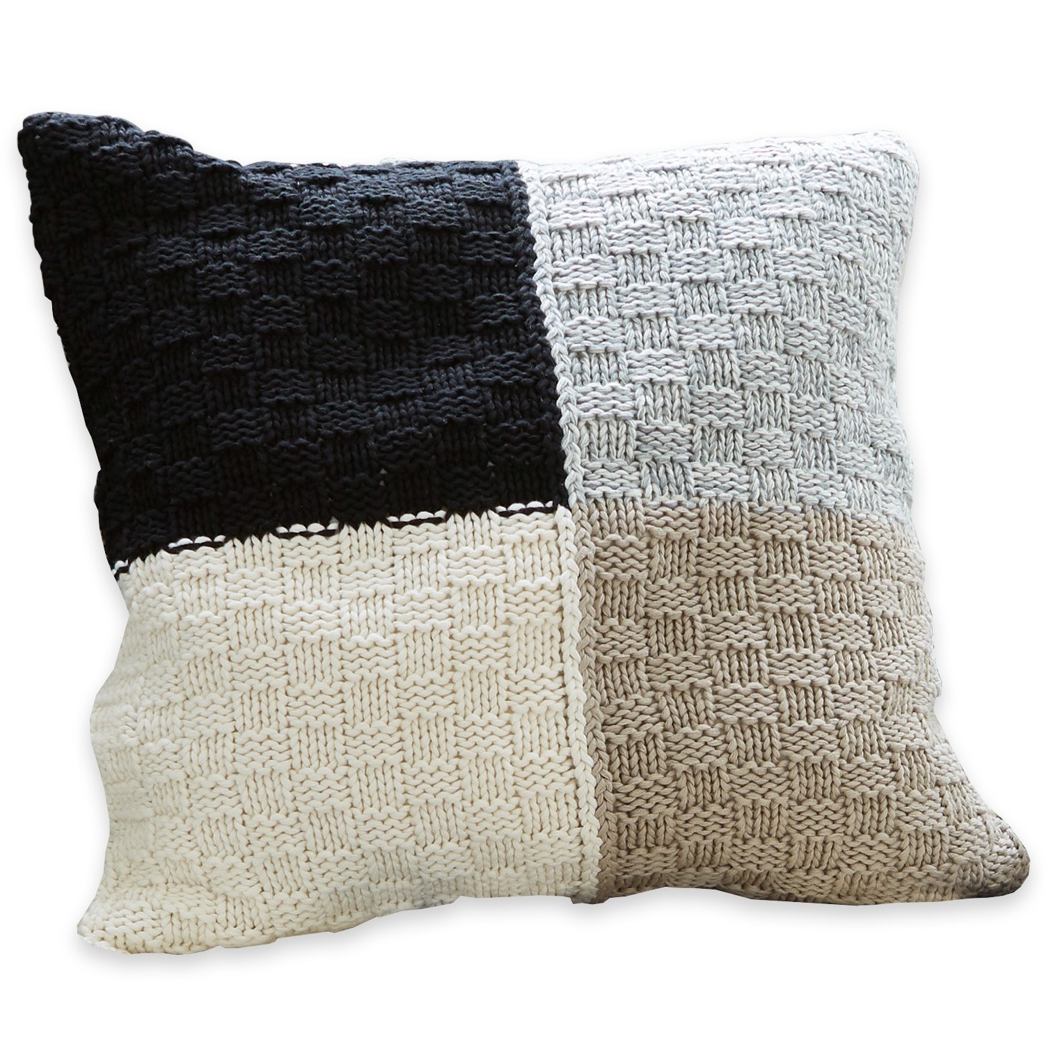 Vierkante gebreide sierkussen in zwart, wit en beige met ruitpatroon, zacht en decoratief