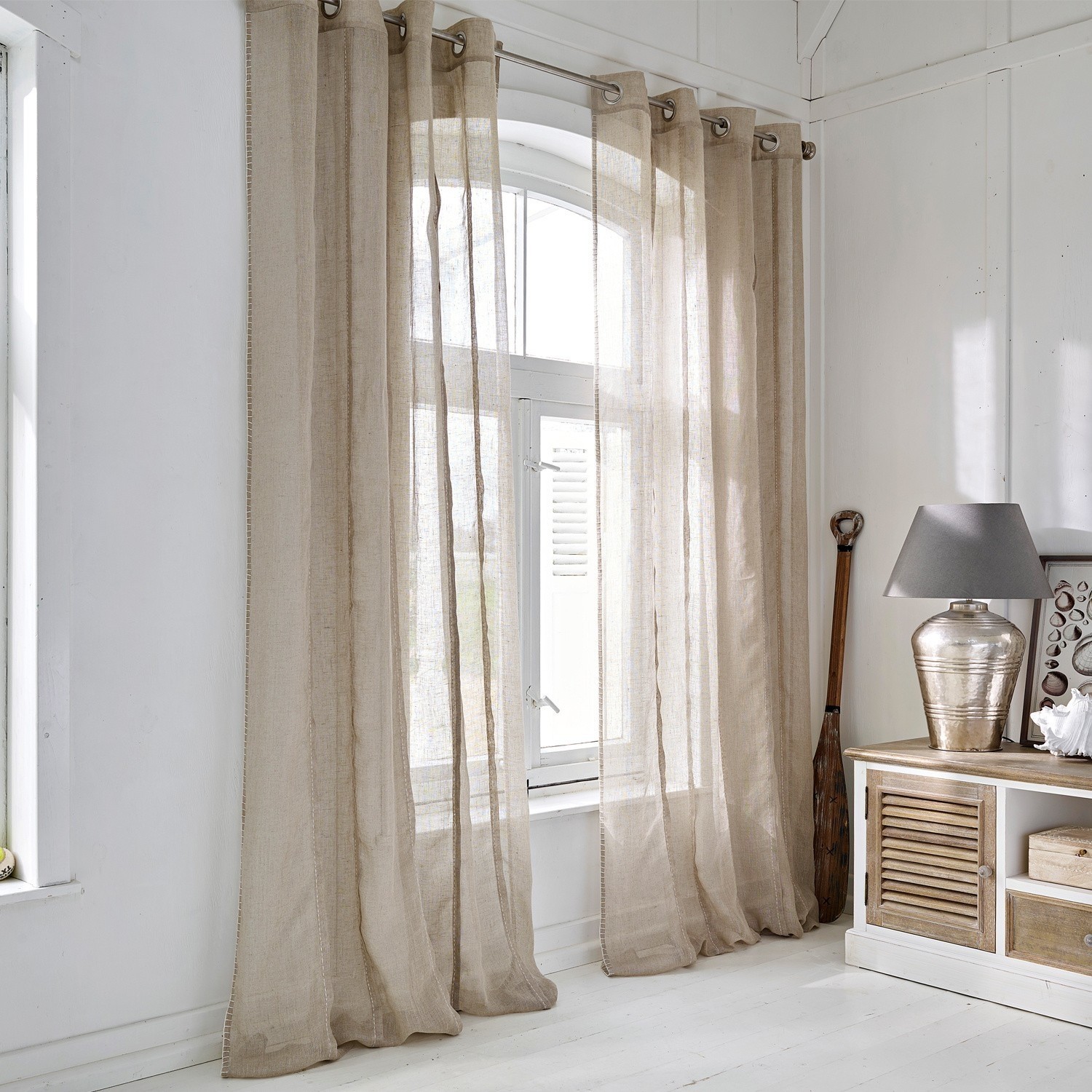 Gordijn Blanchy Beige gordijn van natuurlijk linnen, licht en doorschijnend, perfect voor lichte kamers