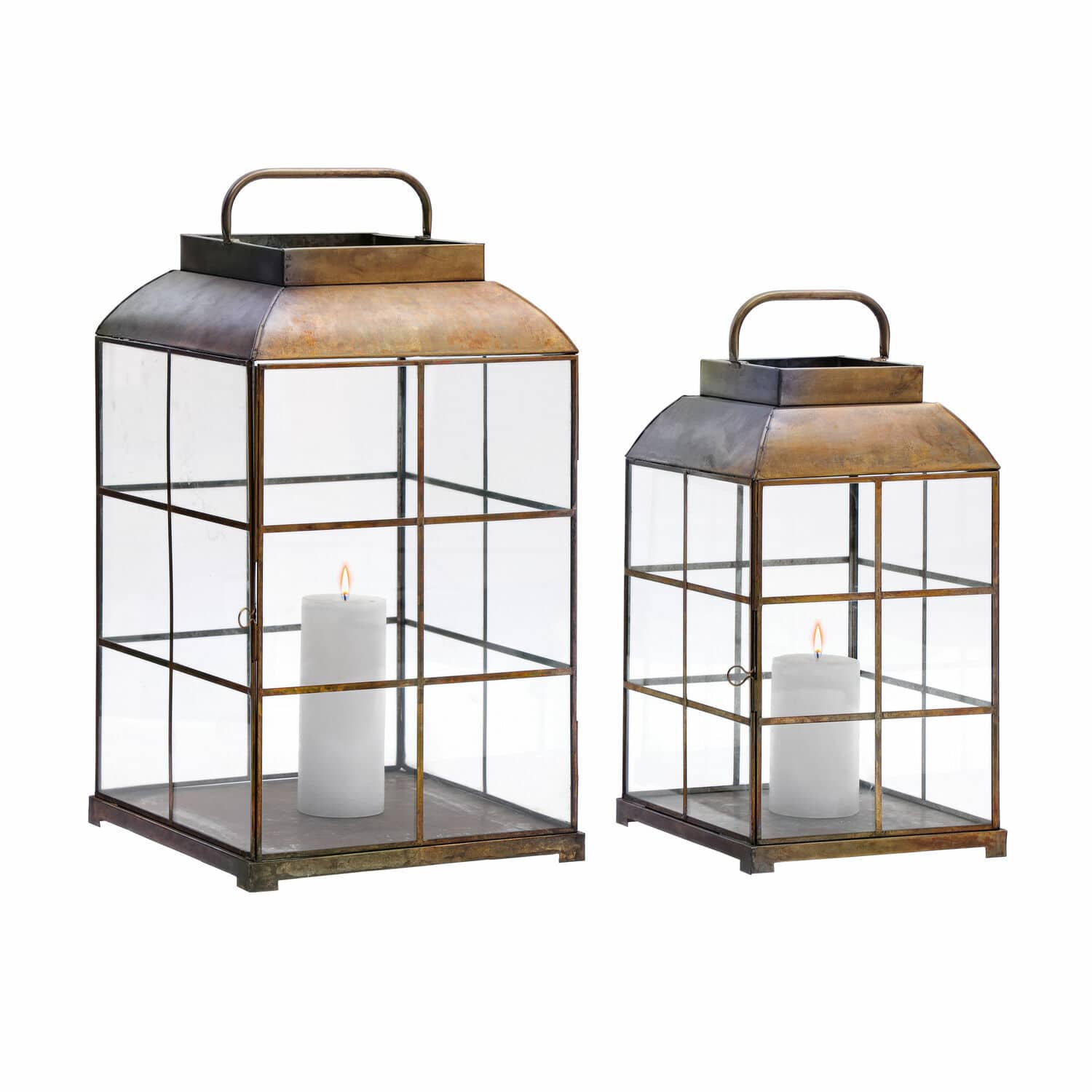 Lantaarn set van 2 Flavin Set van twee metalen lantaarns in messingkleur met witte kaarsen voor binnen- en buitendecoratie